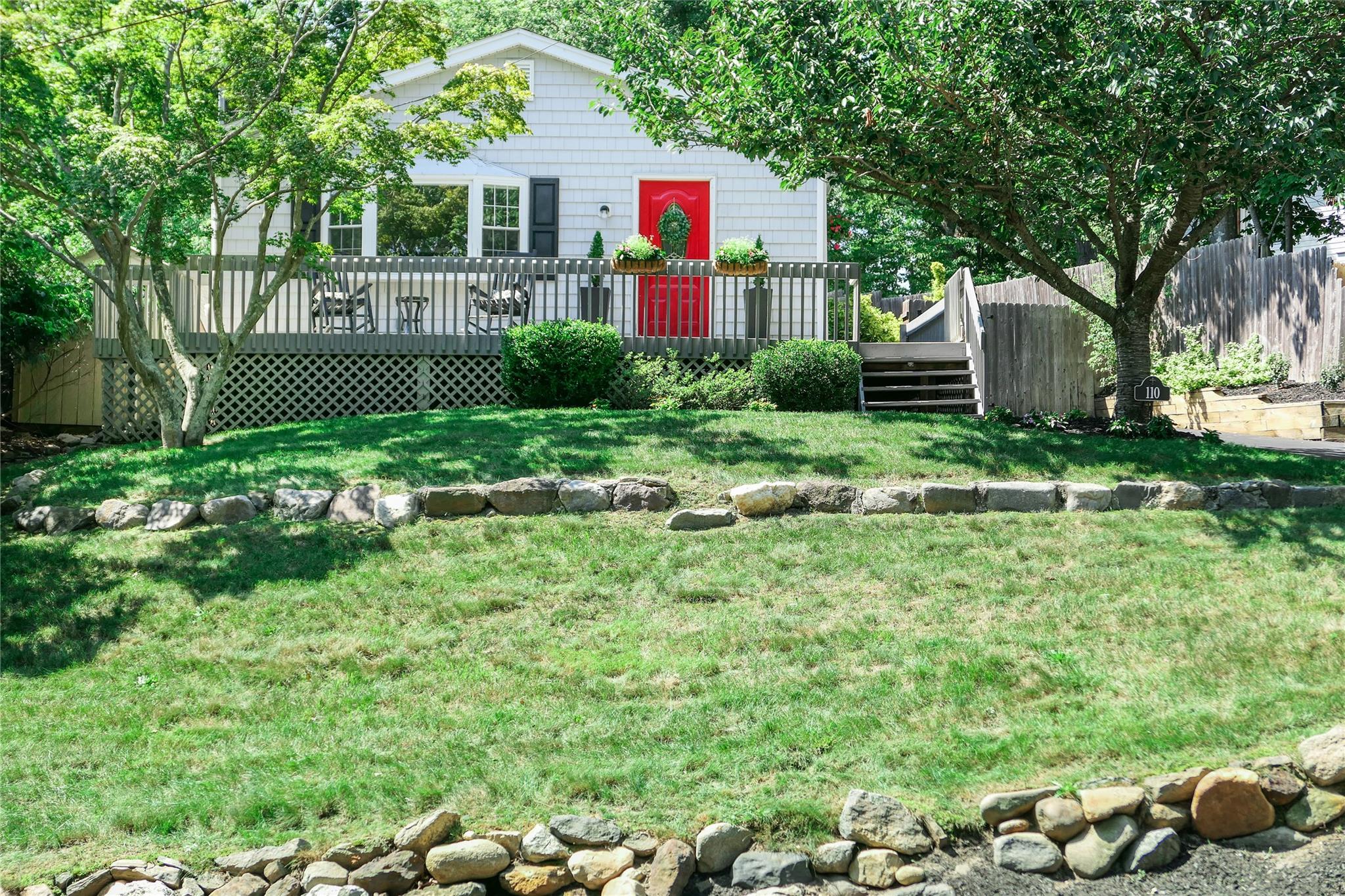 #1 photo, 110 Sound Beach Boulevard, سوفولك Sound Beach , NY 11789