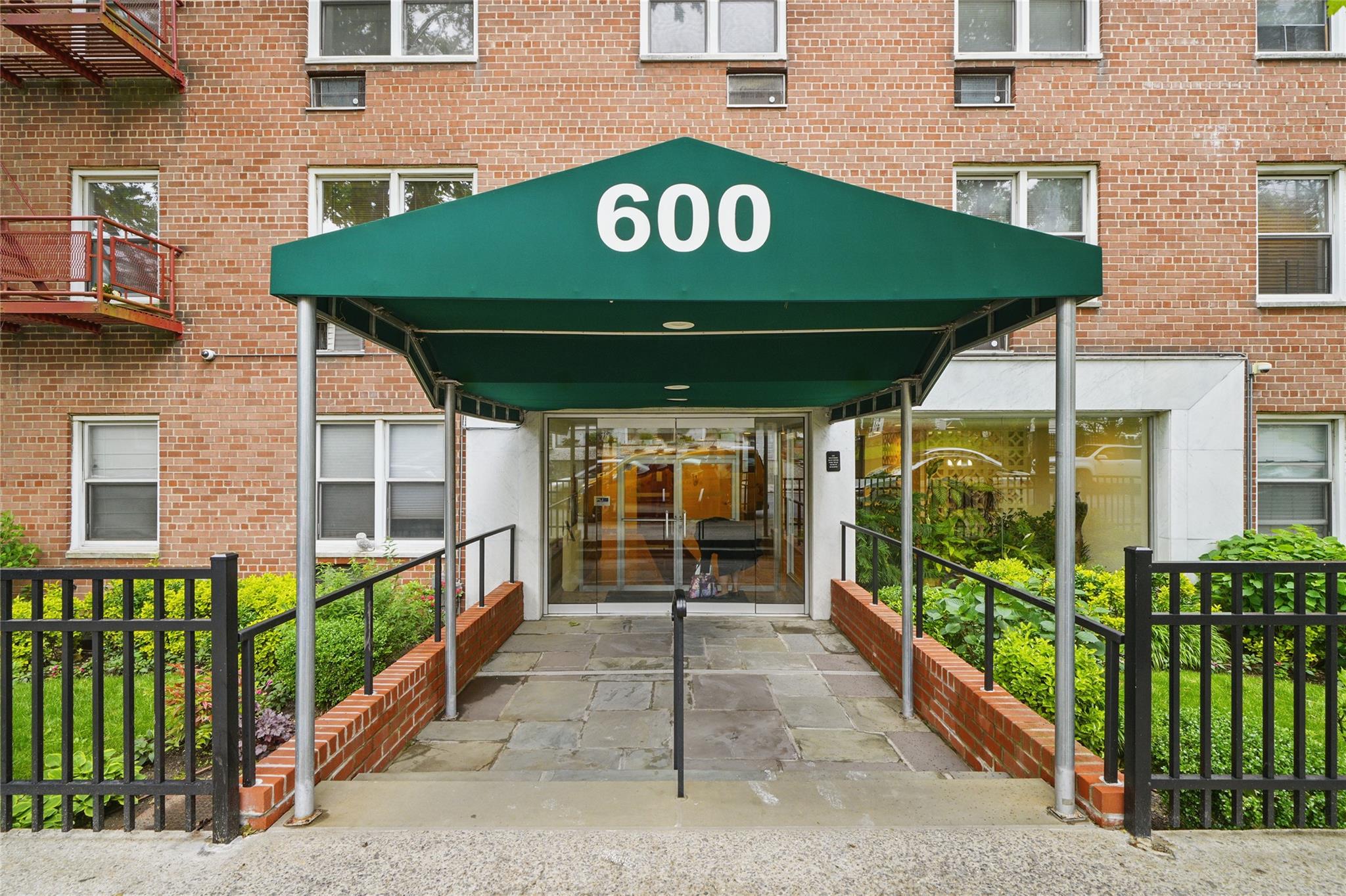 #1 photo, 600 Locust Street, Mount Vernon , NY 10552