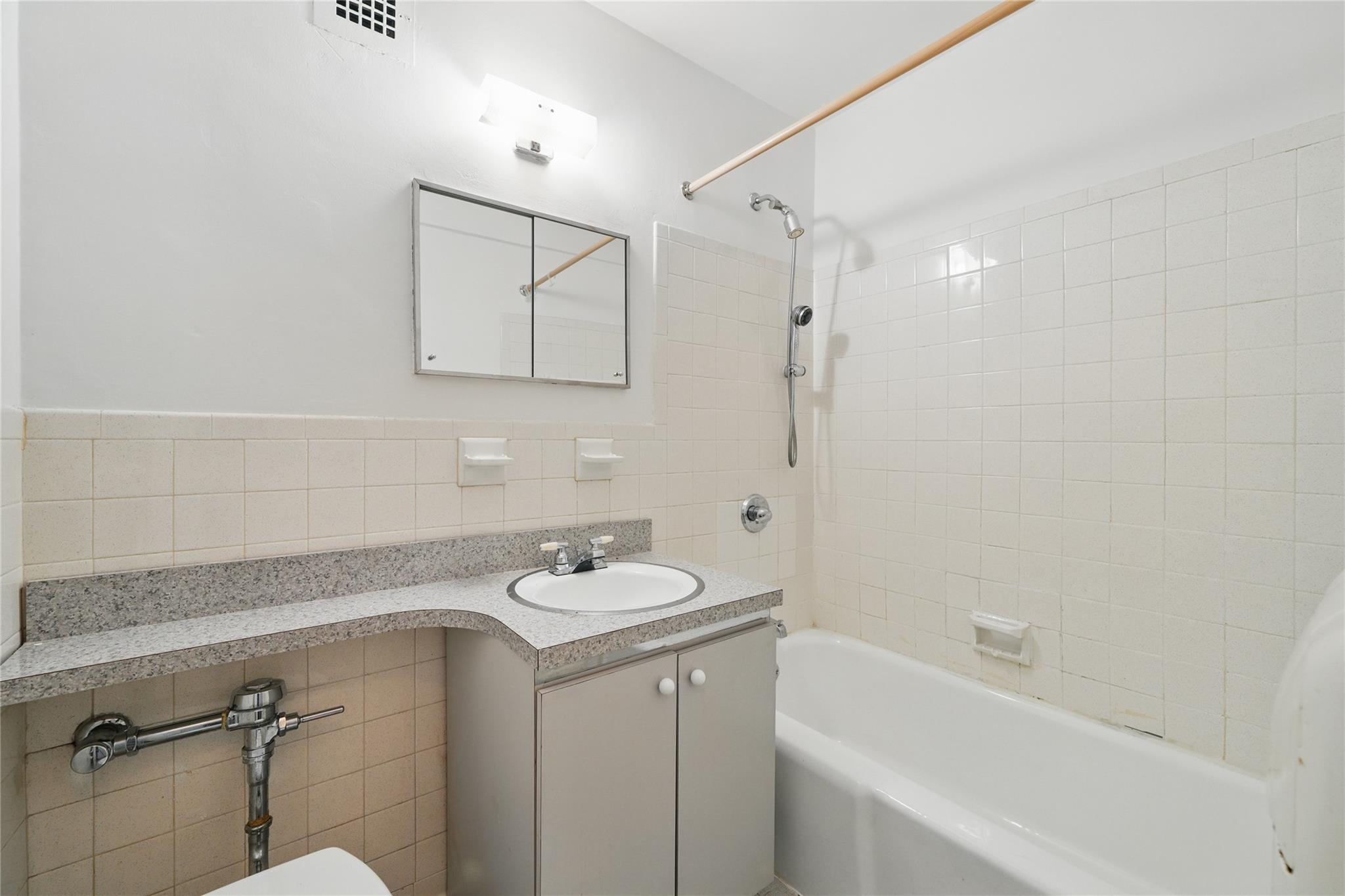 #19 photo, 600 Locust Street, Mount Vernon , NY 10552