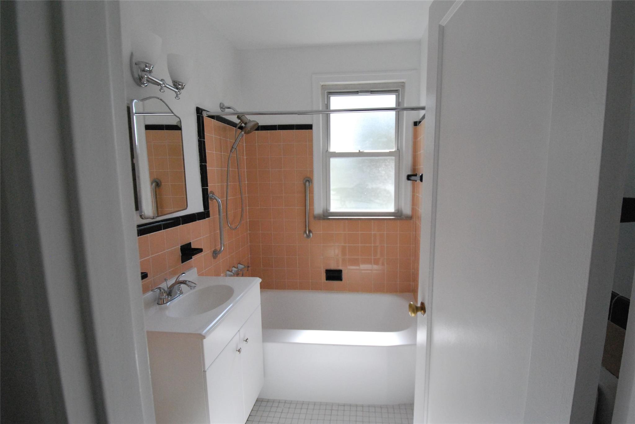 #11 photo, 16 Wainwright, Yonkers , NY 10710