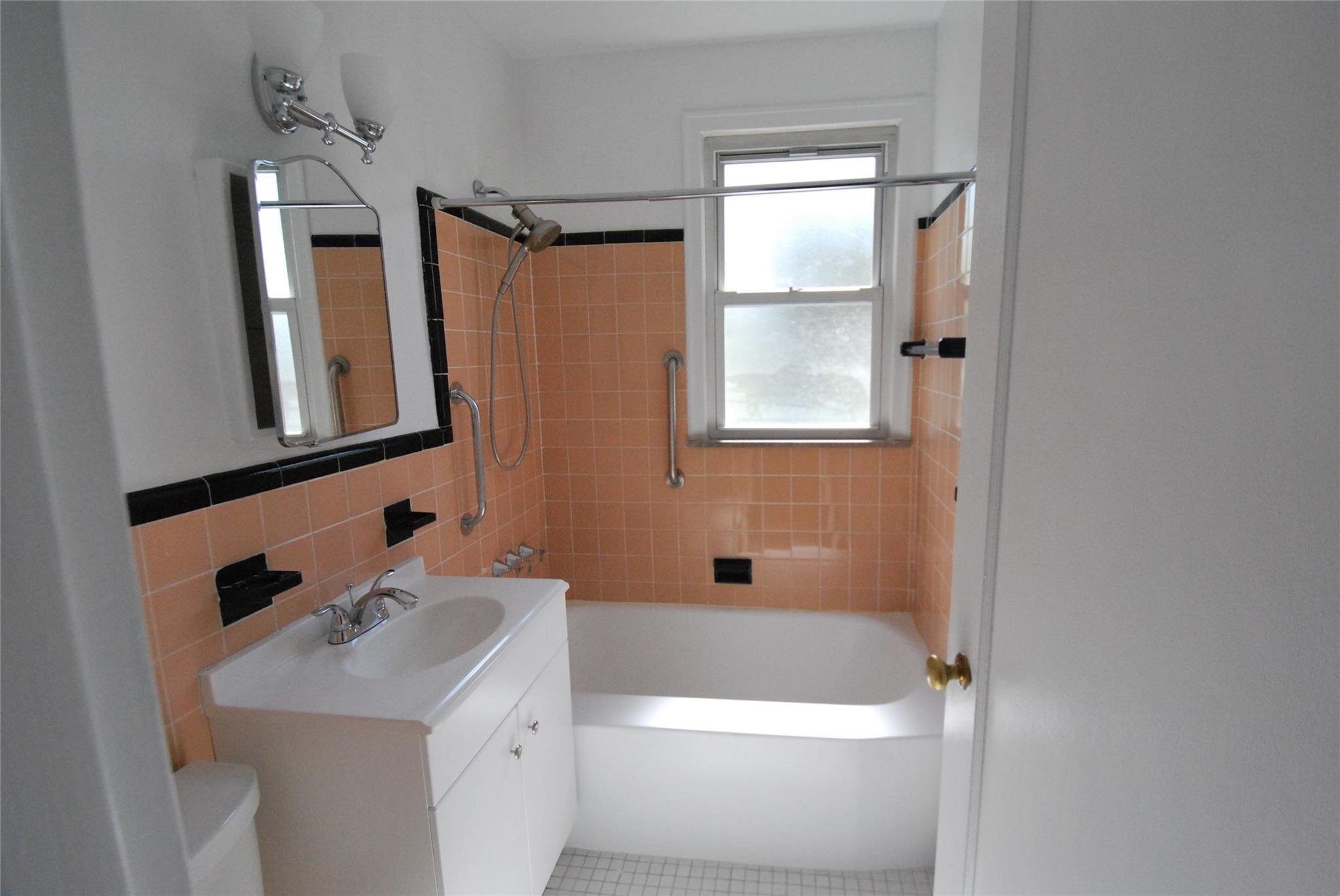 #12 photo, 16 Wainwright, Yonkers , NY 10710