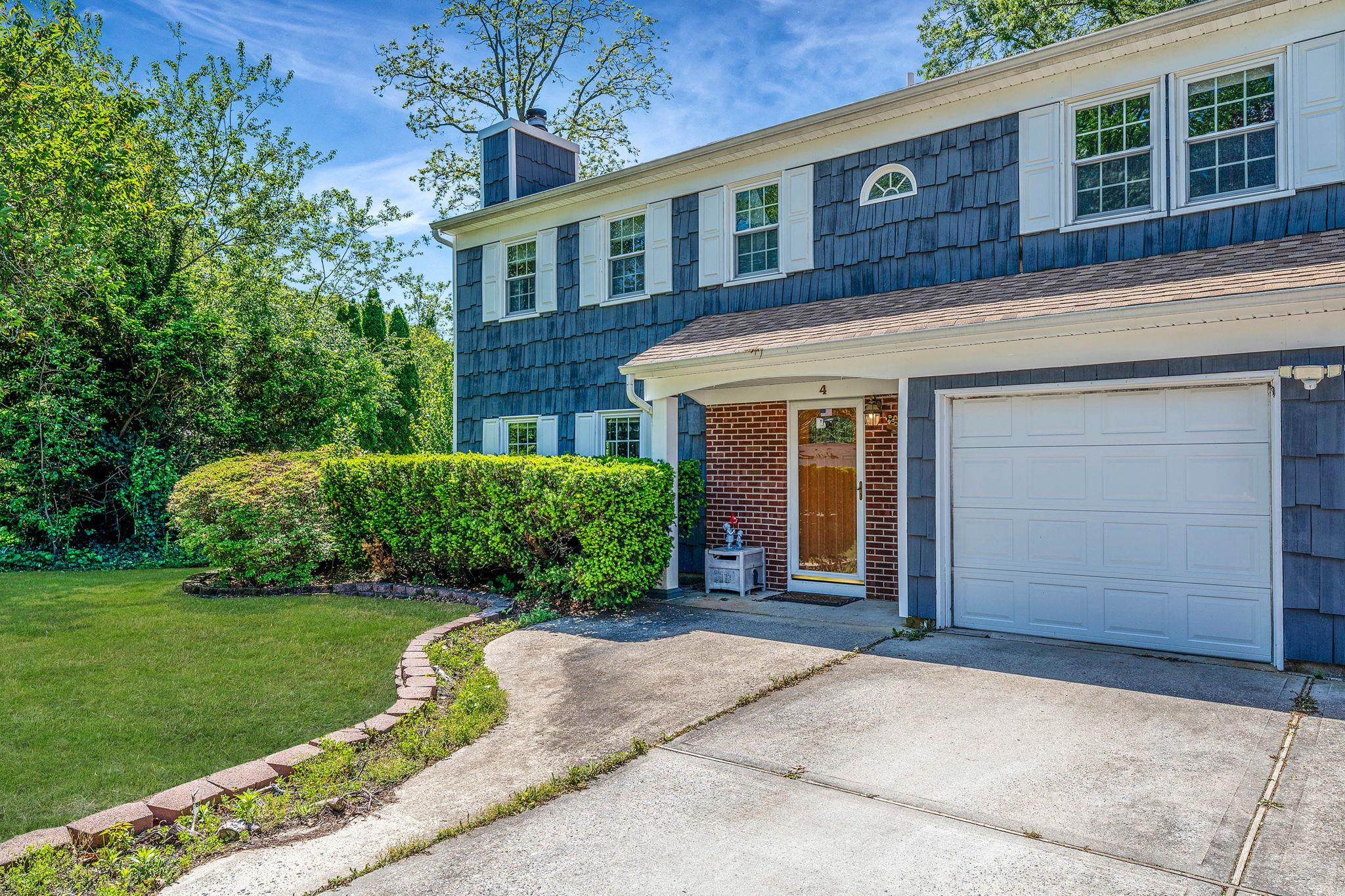 #1 photo, 4 Hillcrest Lane, Ridge , NY 11961