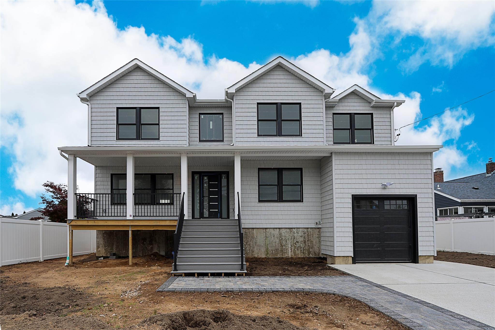 #1 photo, 482 S 5th Street, サフォーク郡 Lindenhurst , NY 11757