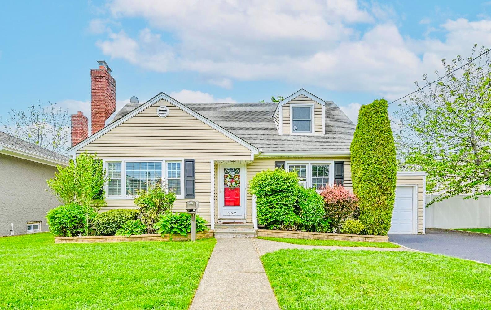 #1 photo, 1652 Baker Avenue, Merrick , NY 11566