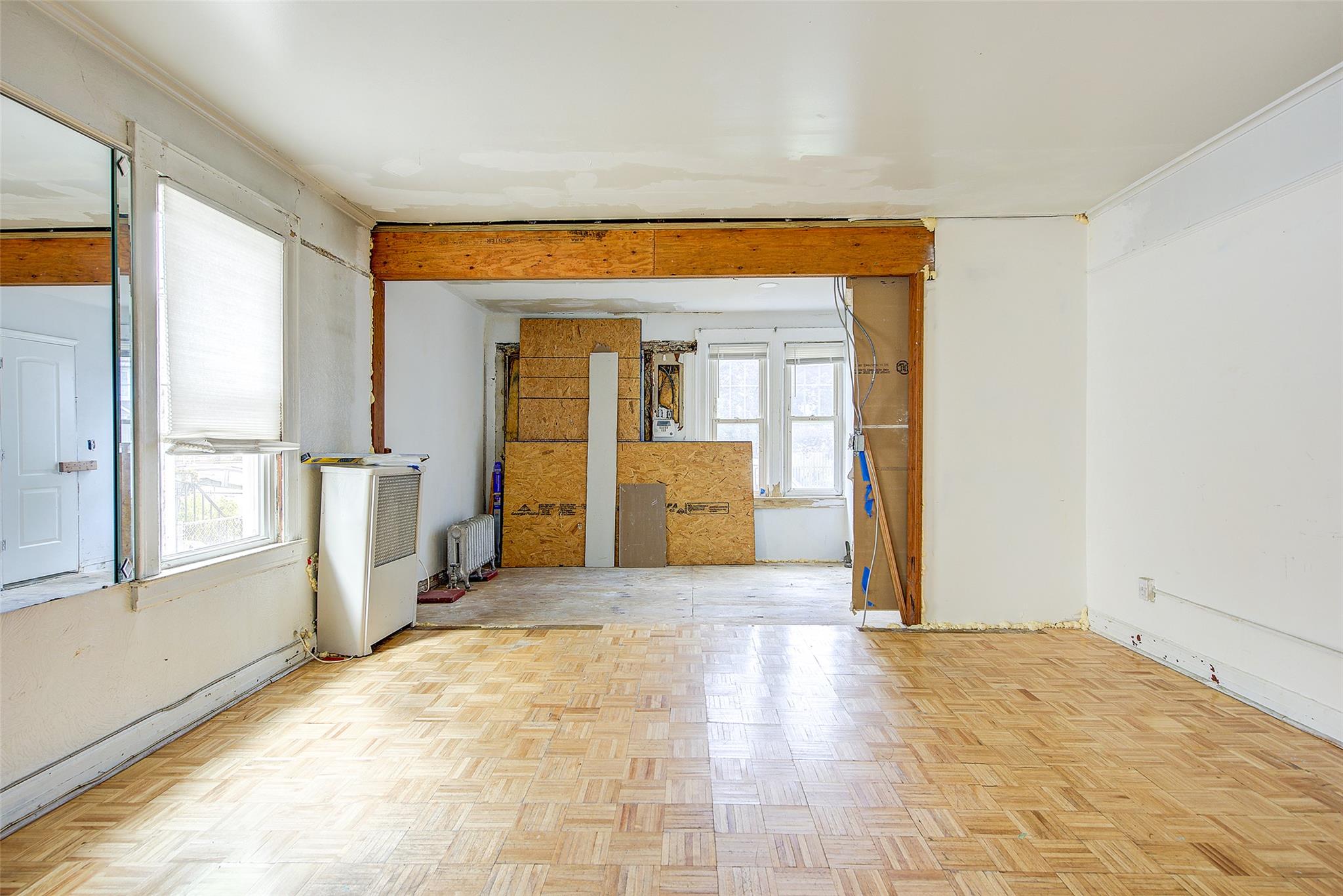 #5 photo, 88-22 186th Street, Hollis , NY 11423