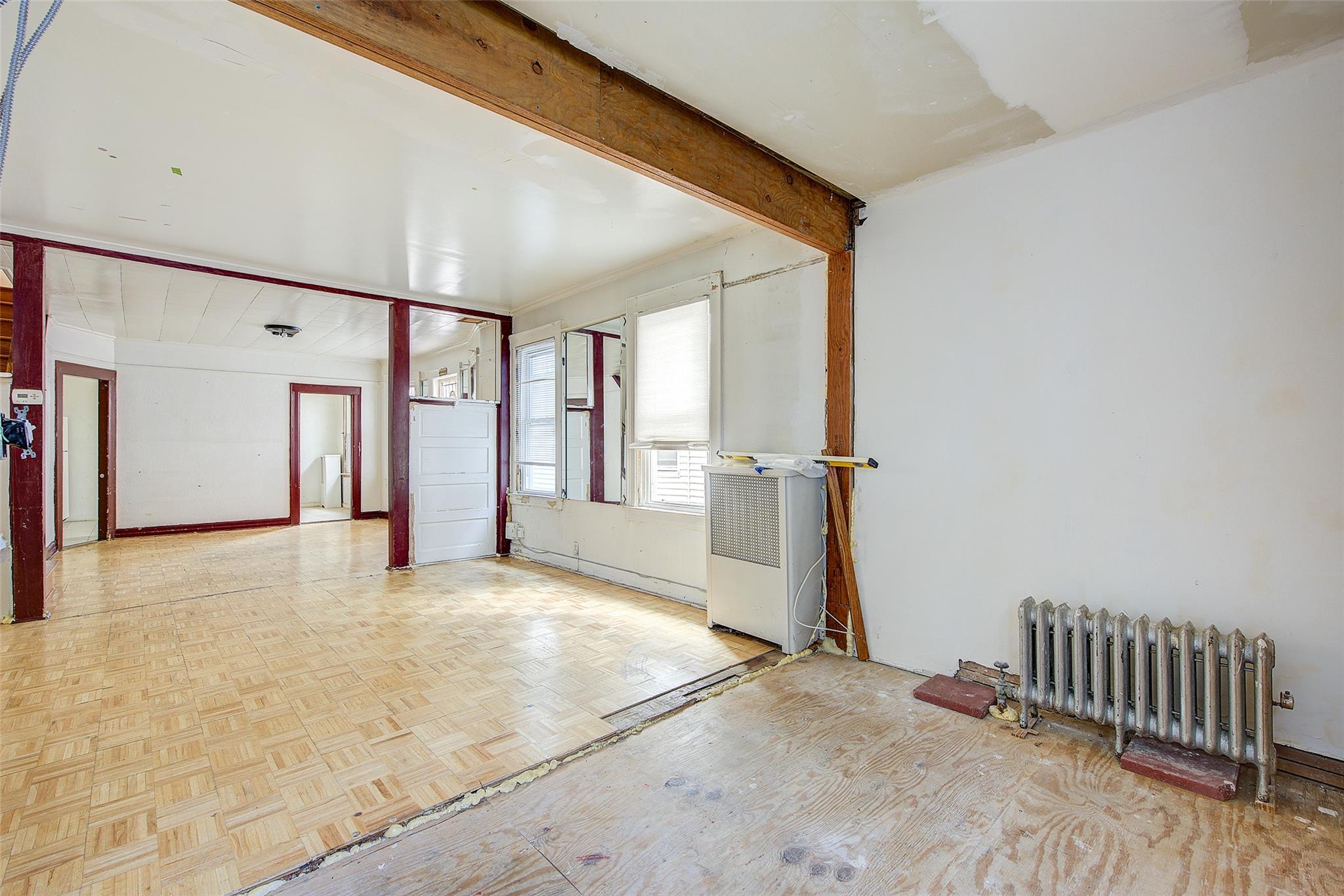 #7 photo, 88-22 186th Street, Hollis , NY 11423