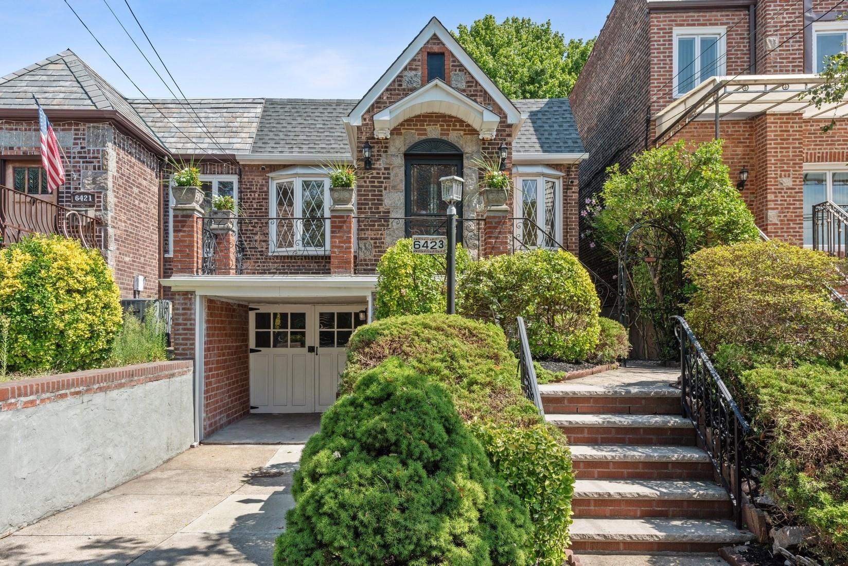 #1 photo, 64-23 Alderton Street, クイーンズ区 Rego Park , NY 11374