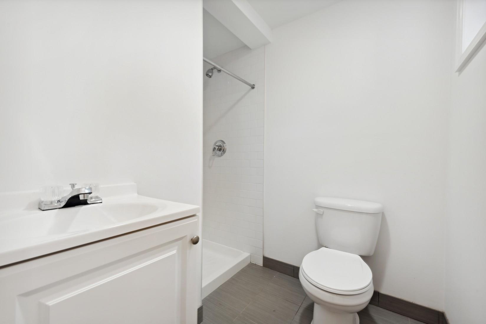 #11 photo, 64-23 Alderton Street, クイーンズ区 Rego Park , NY 11374