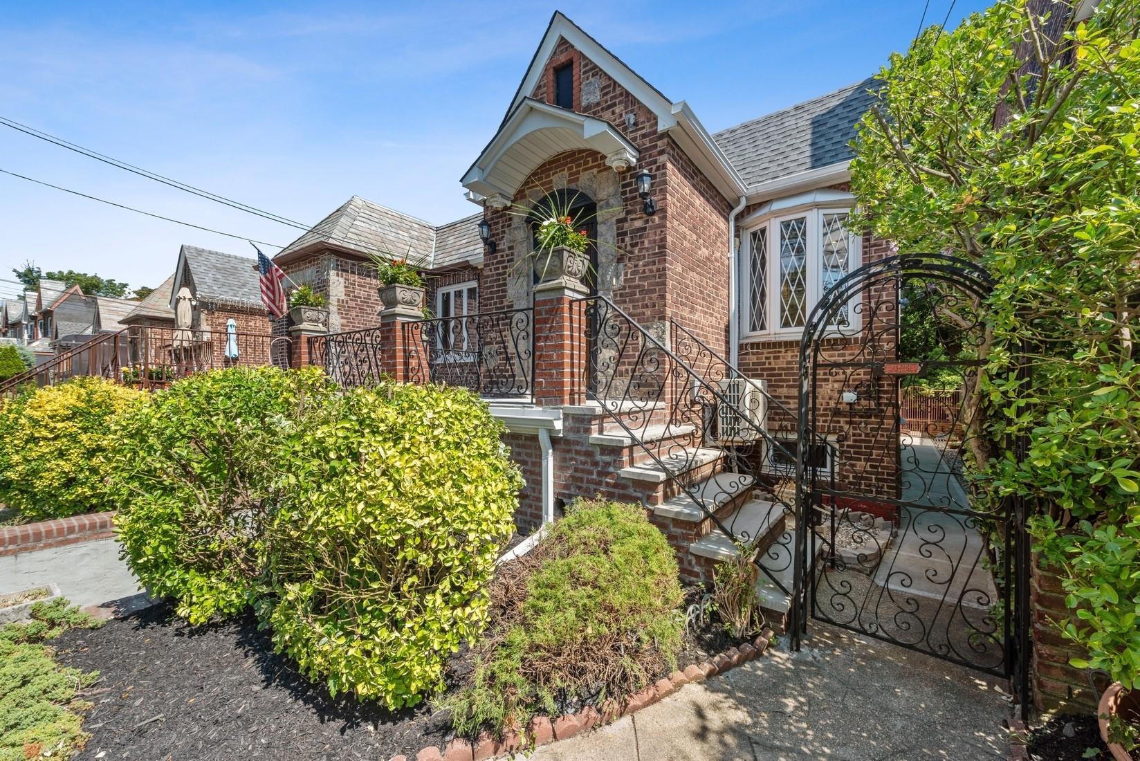 #2 photo, 64-23 Alderton Street, クイーンズ区 Rego Park , NY 11374