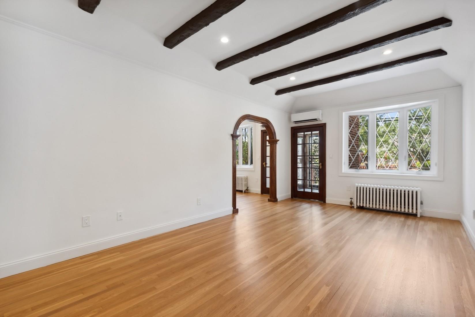 #3 photo, 64-23 Alderton Street, クイーンズ区 Rego Park , NY 11374