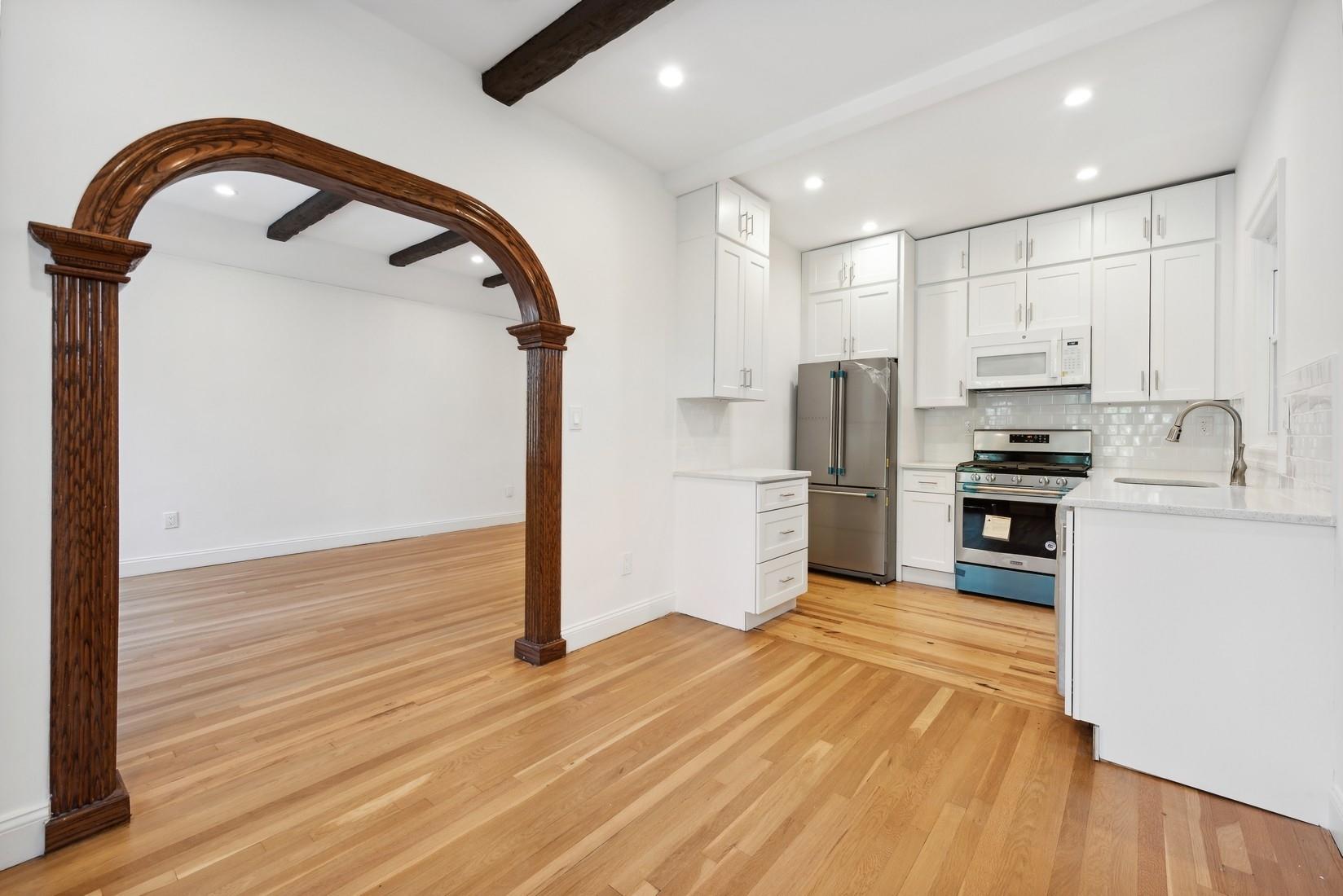 #4 photo, 64-23 Alderton Street, クイーンズ区 Rego Park , NY 11374