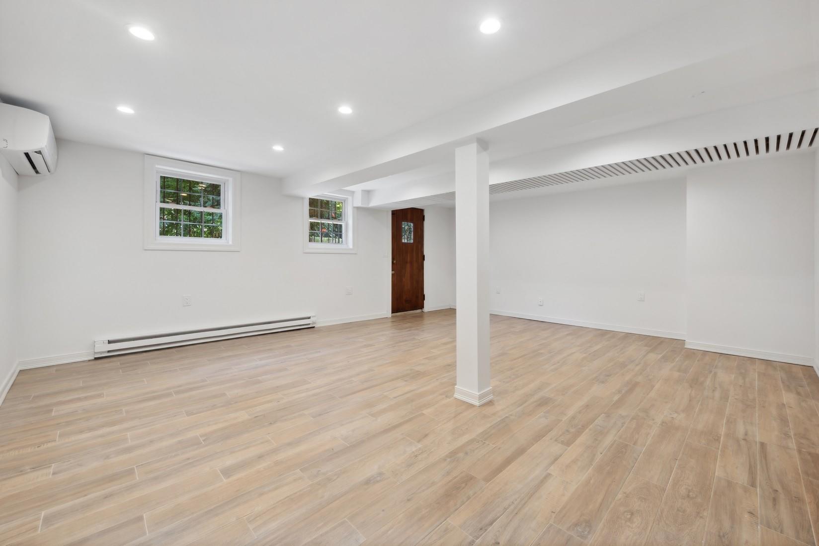 #9 photo, 64-23 Alderton Street, クイーンズ区 Rego Park , NY 11374