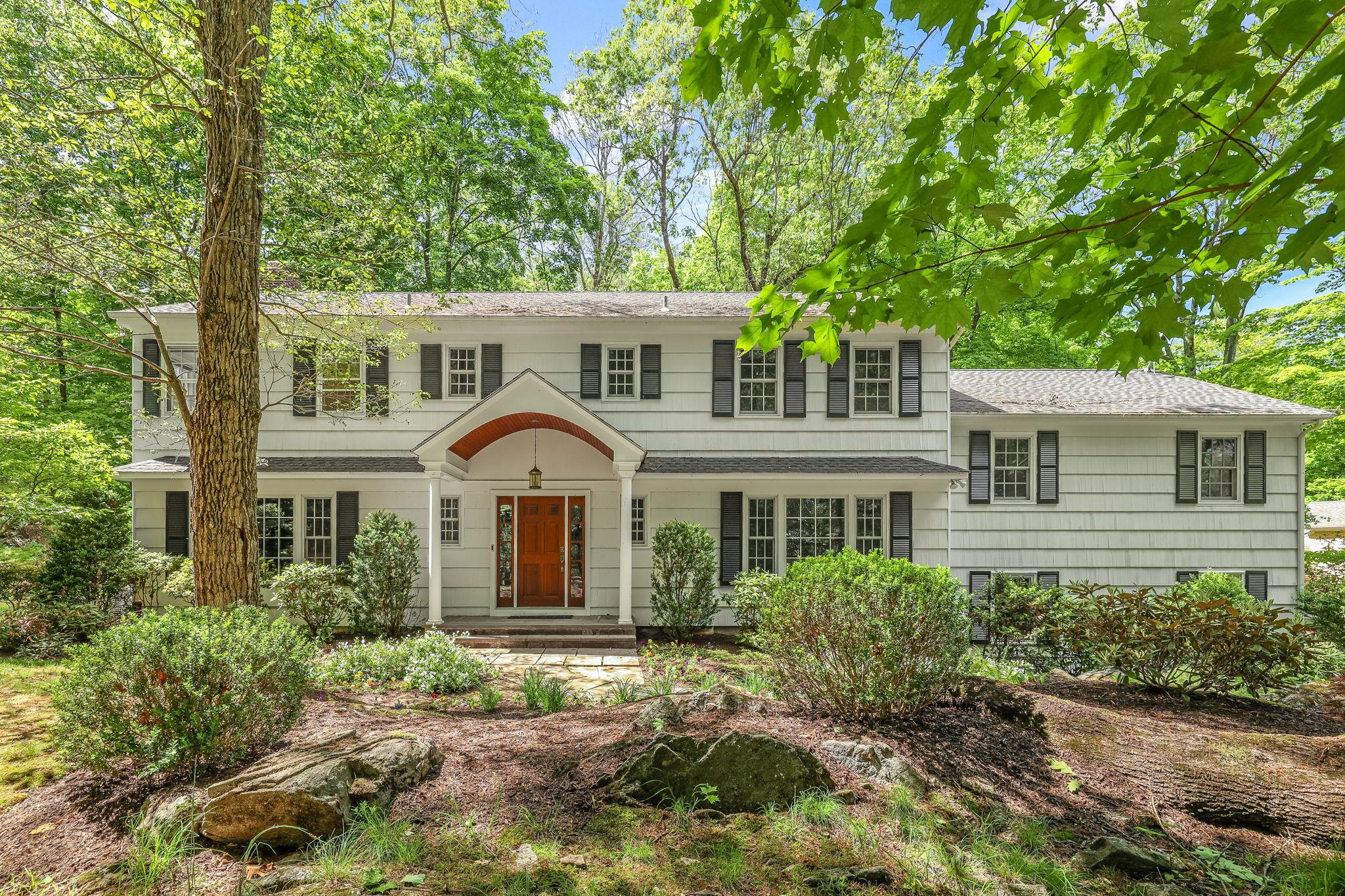 #1 photo, 122 Valley View Road, Chappaqua , NY 10514