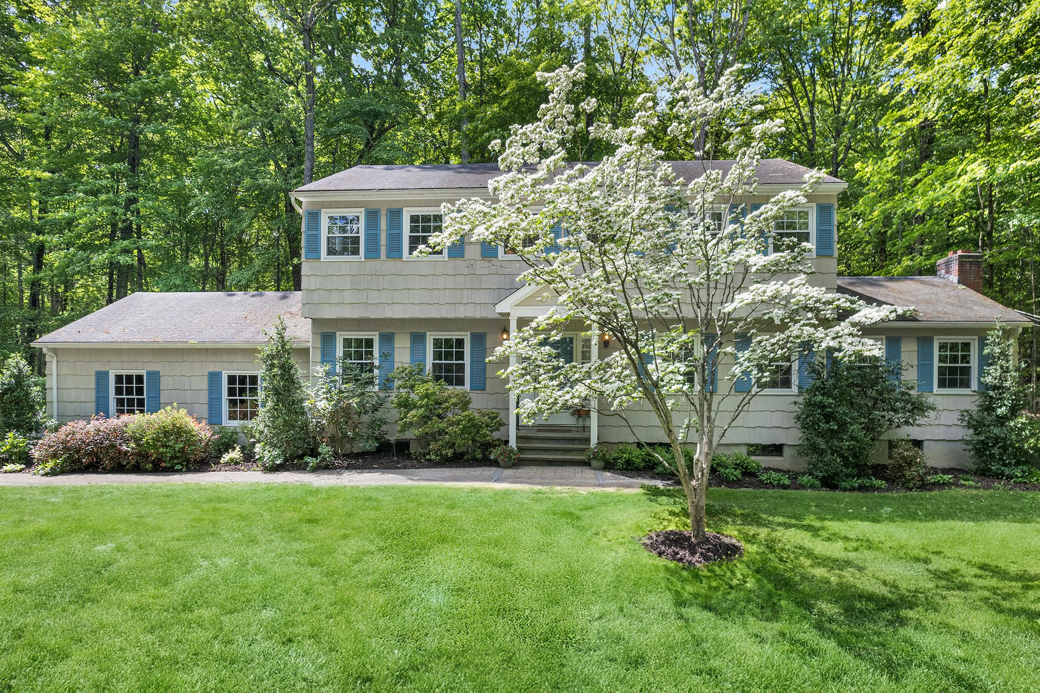 #1 photo, 10 Catherine Place, Katonah , NY 10536