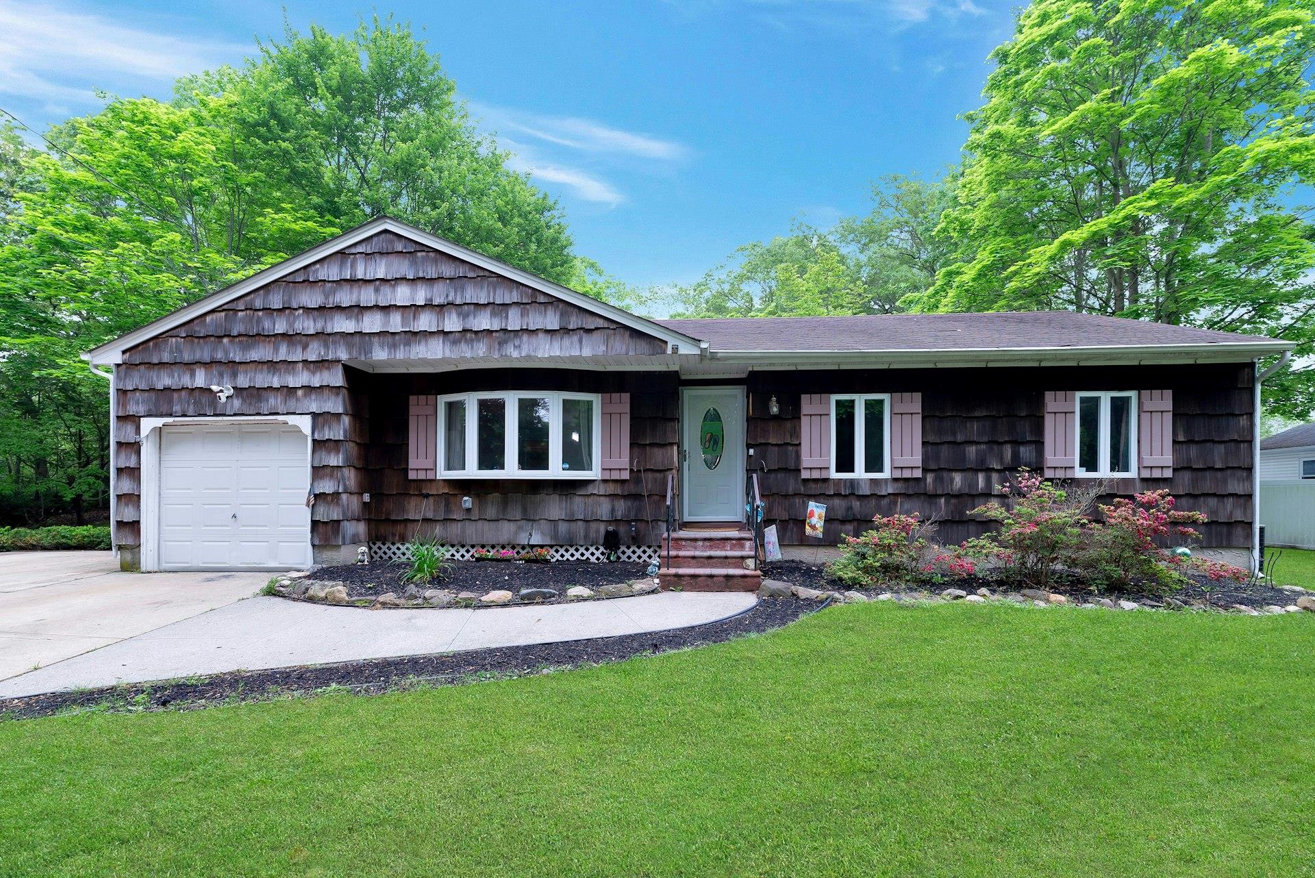 #1 photo, 522 Starlight Drive, Shirley , NY 11967