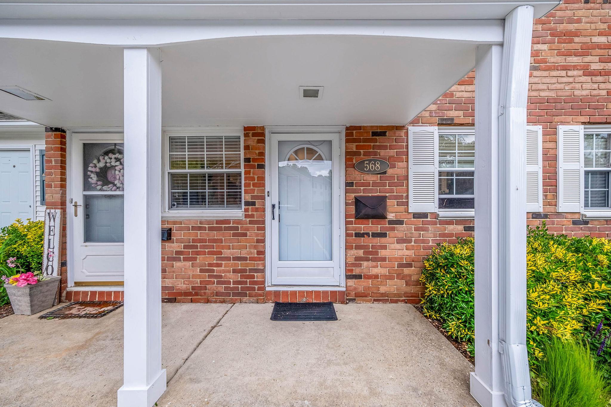 #1 photo, 568 Village Drive, 東長島 哈帕克 Hauppauge , NY 11788