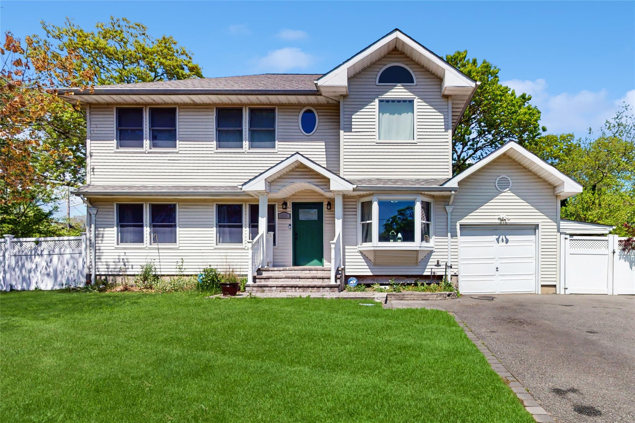 #1 photo, 1079 Candlewood Road, 東長島 Brentwood , NY 11717