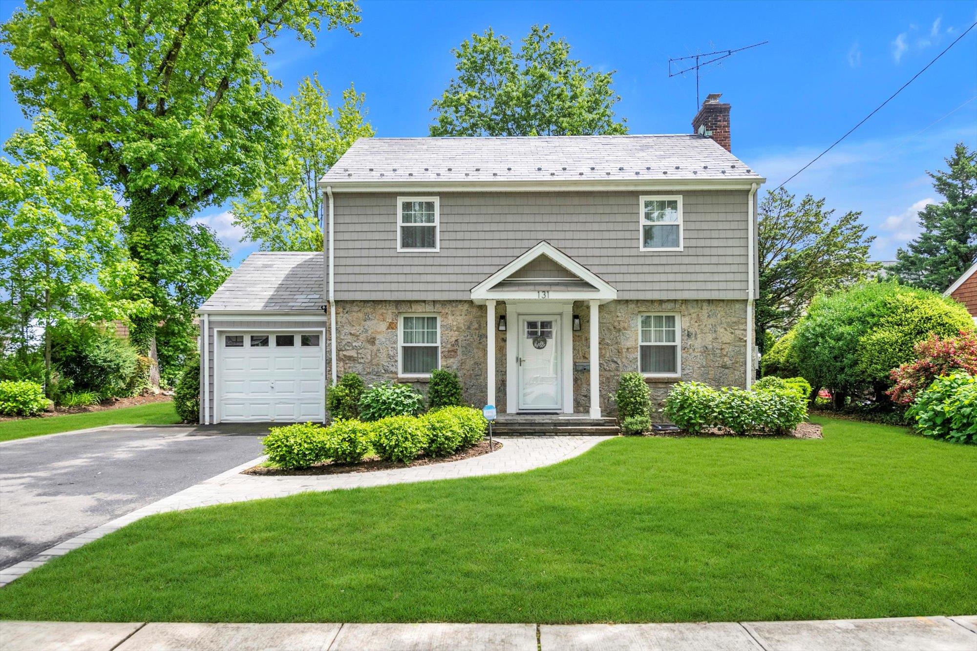 #1 photo, 131 Charles Street, ナッソー郡 East Williston , NY 11596