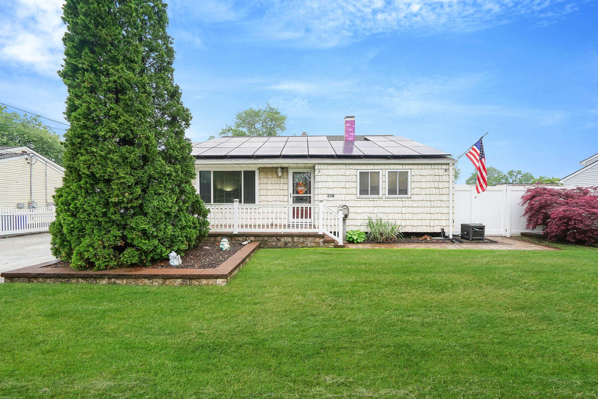 #1 photo, 3114 Falcon Avenue, 東長島 Medford , NY 11763