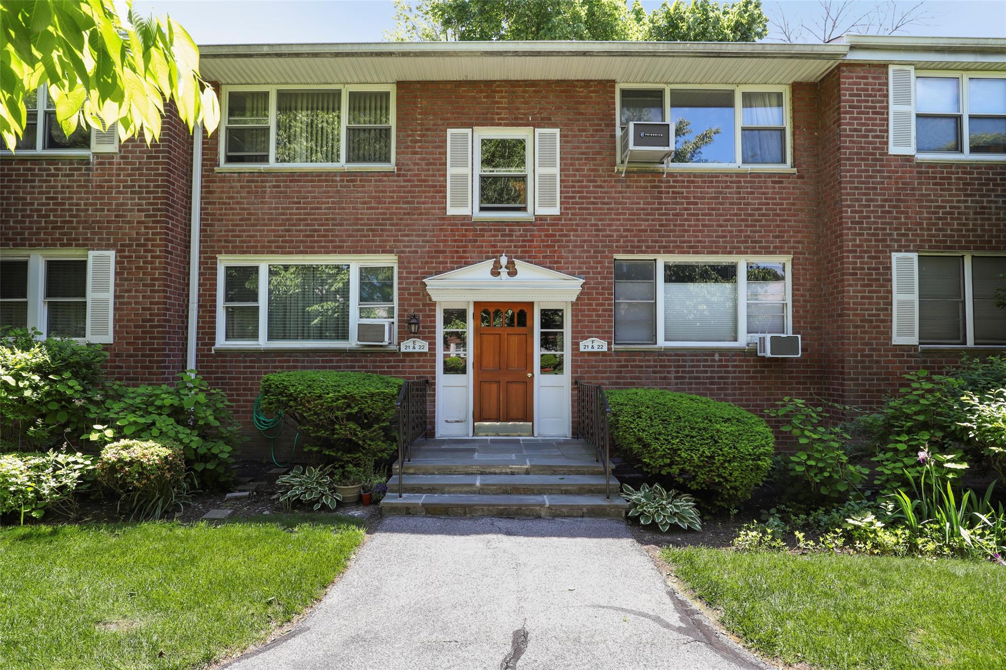 #1 photo, 121 N Broadway, White Plains , NY 10603