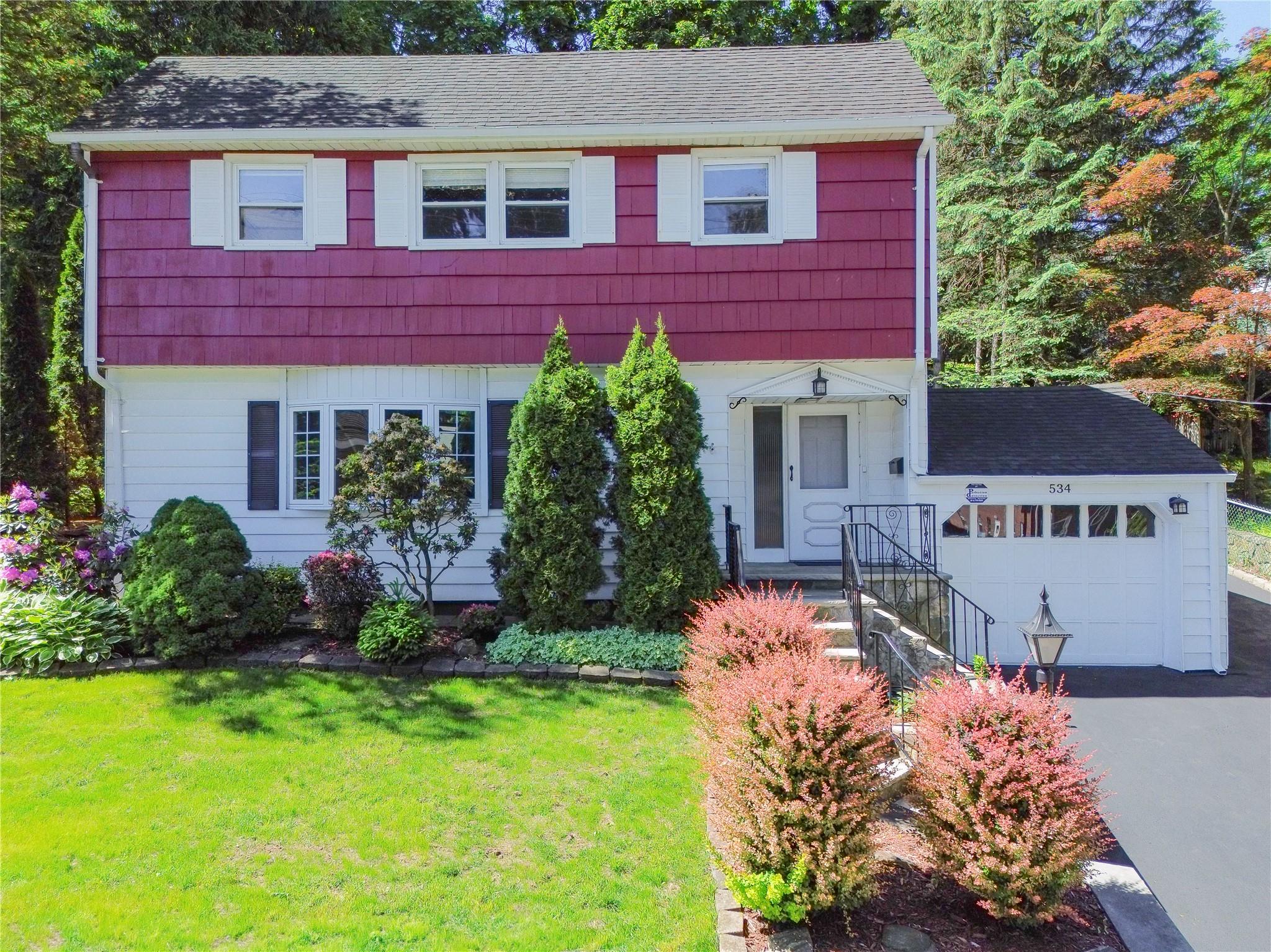 #1 photo, 534 Ashford Avenue, Ardsley , NY 10502