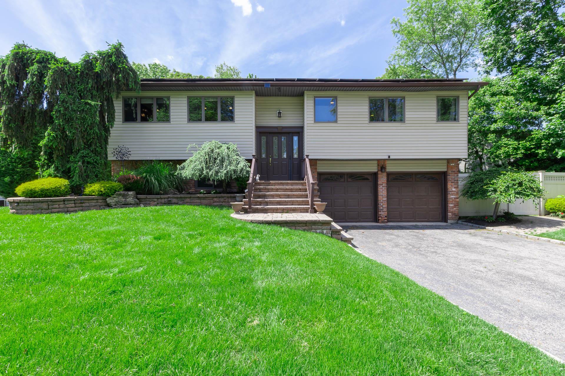 #1 photo, 7 Quincy Lane, Smithtown , NY 11787