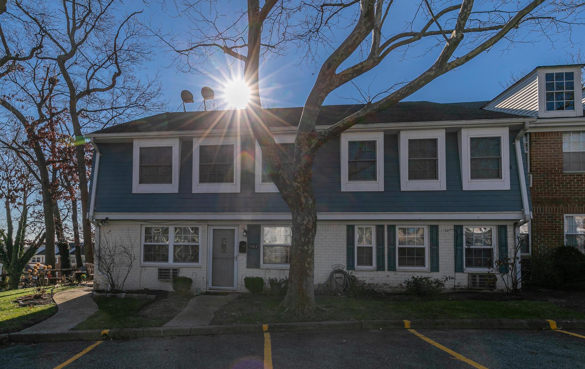 #1 photo, 1102 Towne House Village, Islandia , NY 11749