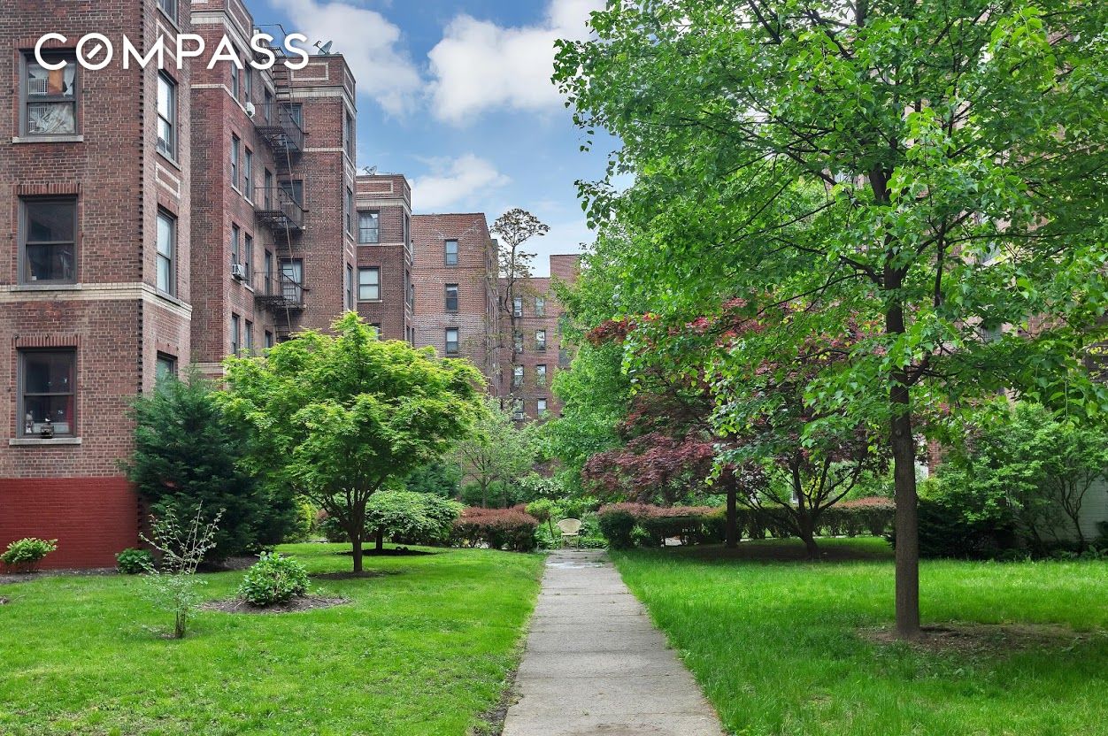 #12 photo, 37-28 80th Street, クイーンズ区 Jackson Heights , NY 11372