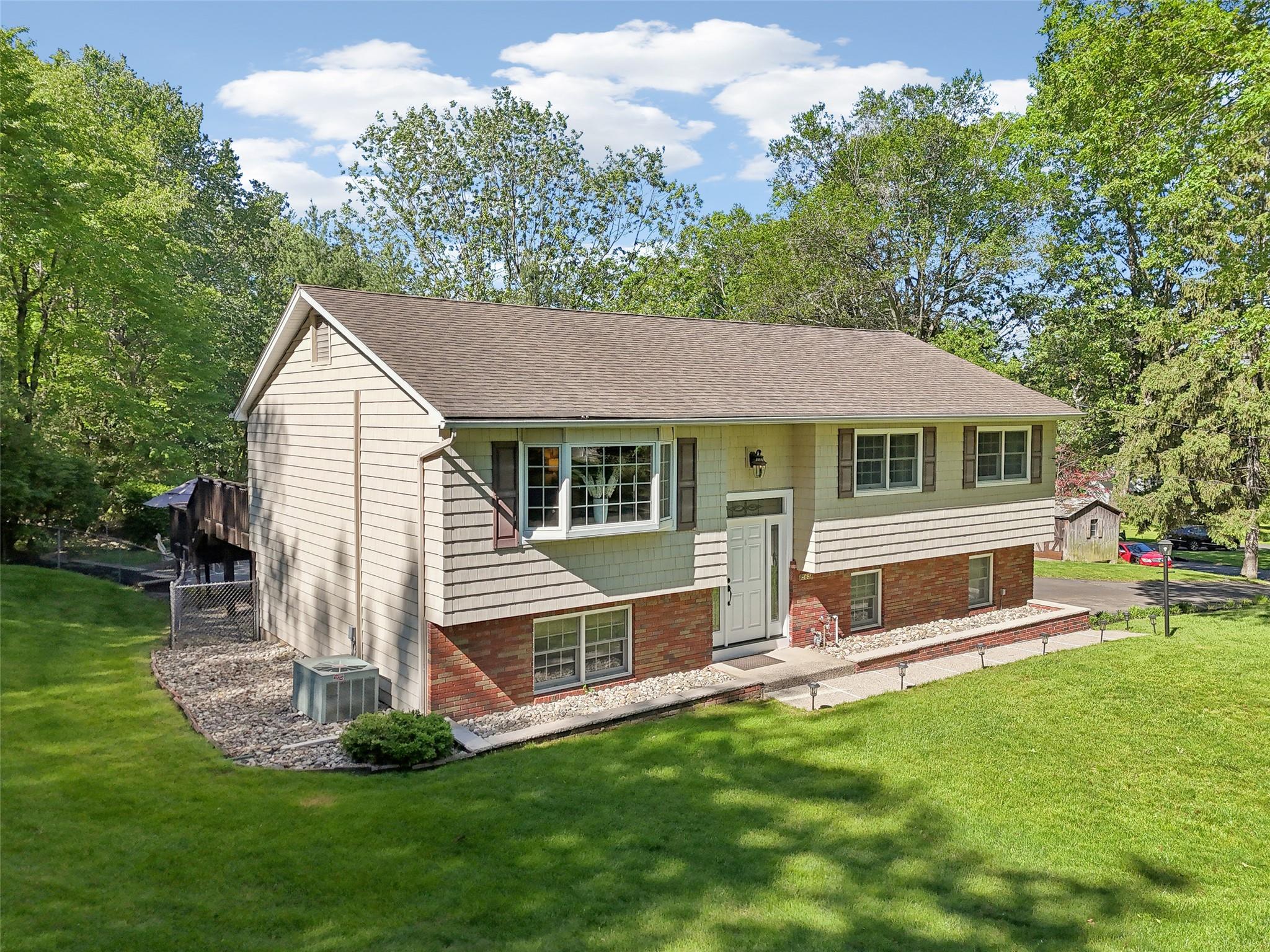 #1 photo, 565 Millburn Court, Valley Cottage , NY 10989