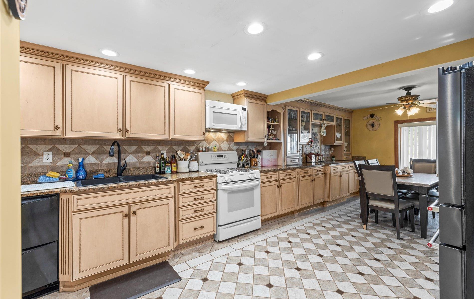 #8 photo, 2730 Court Street, ナッソー郡 Bellmore , NY 11710