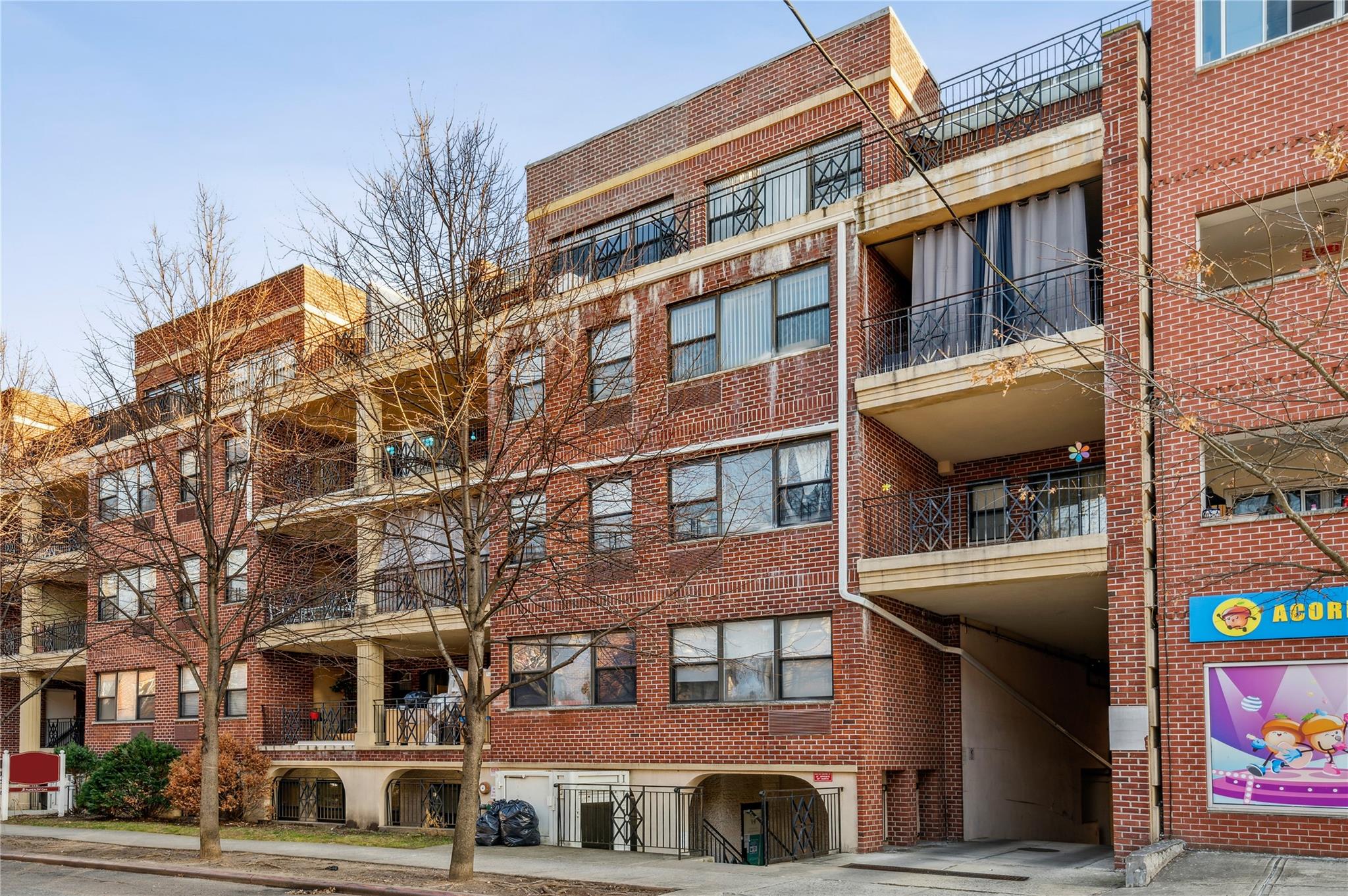 #1 photo, 71-19 162 Street, كوينز Fresh Meadows , NY 11365