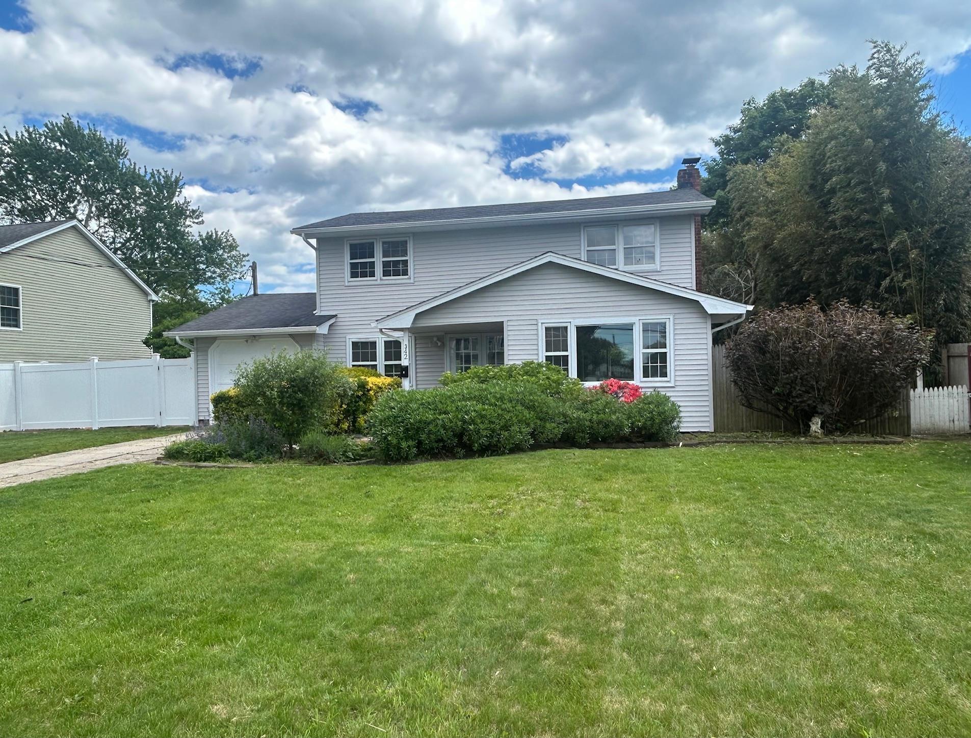 #1 photo, 342 Versa Place, Sayville , NY 11782