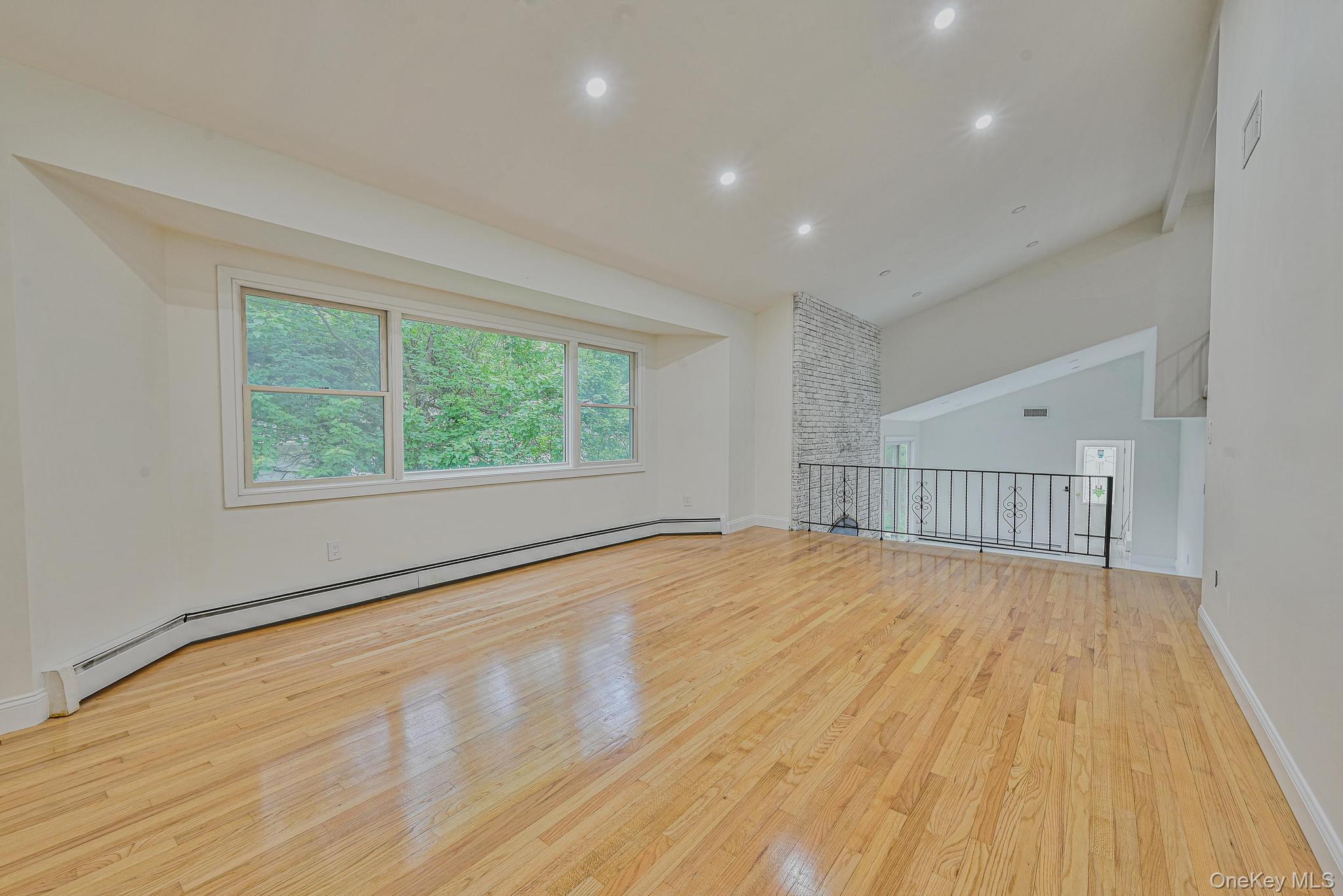 #15 photo, 1 Parkhill Court, Huntington , NY 11743