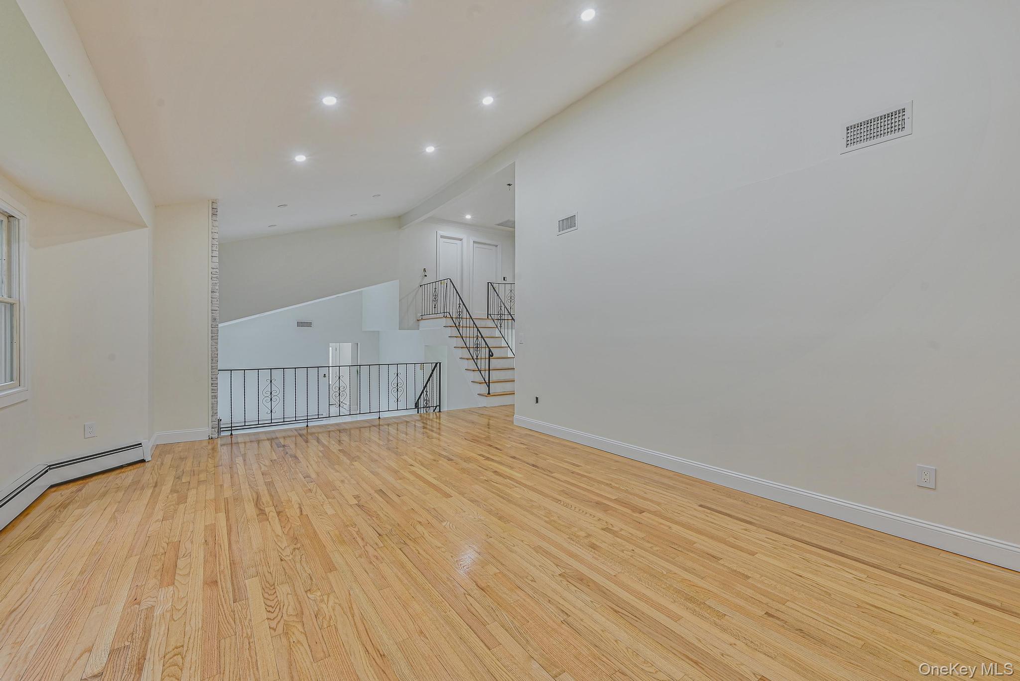 #16 photo, 1 Parkhill Court, Huntington , NY 11743