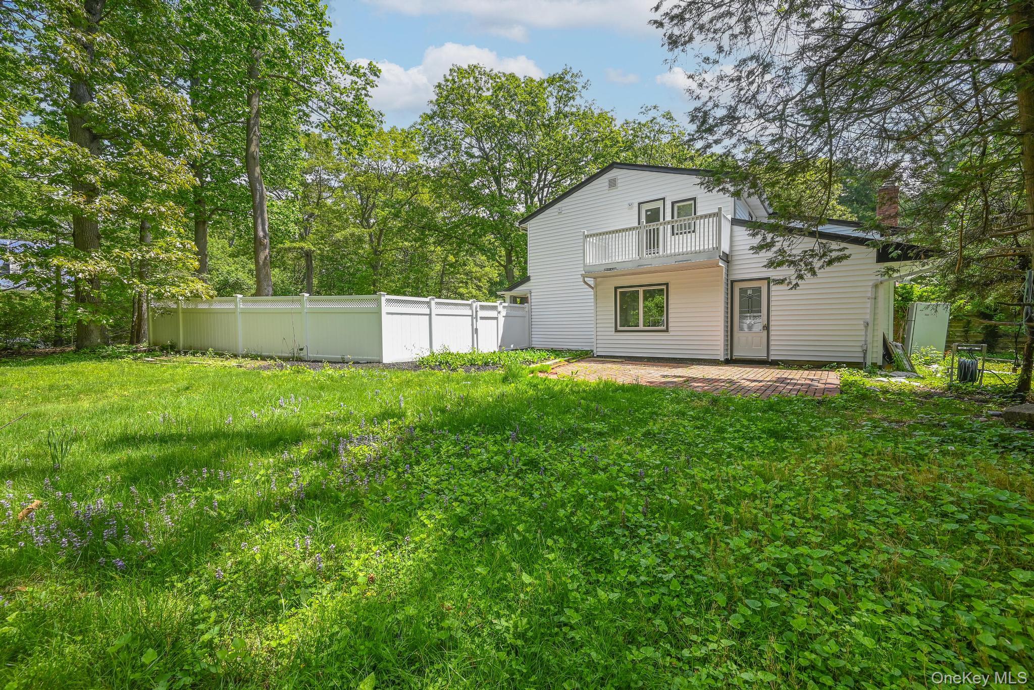 #5 photo, 1 Parkhill Court, Huntington , NY 11743