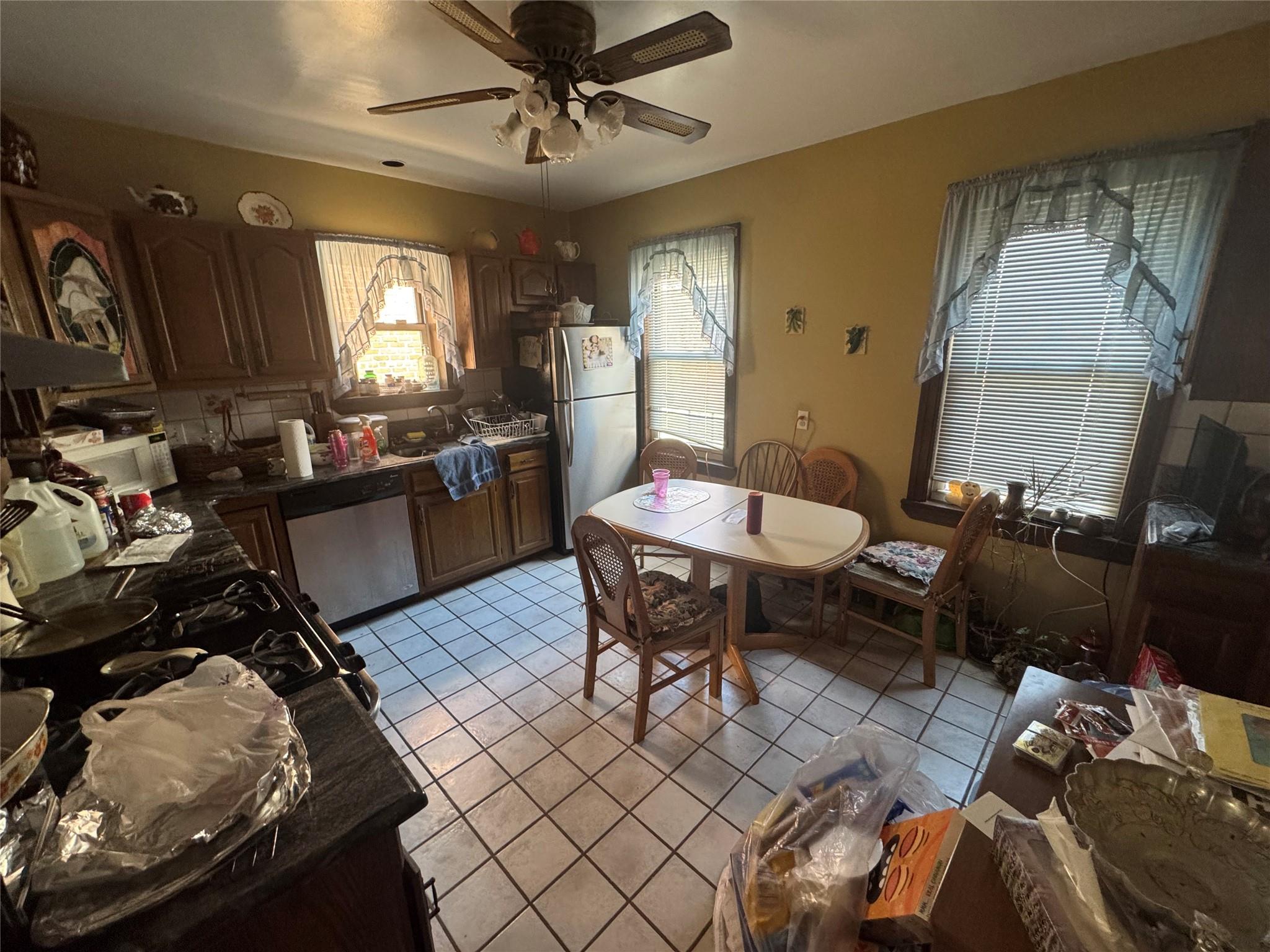 #5 photo, 5307 65th Place, كوينز Maspeth , NY 11378