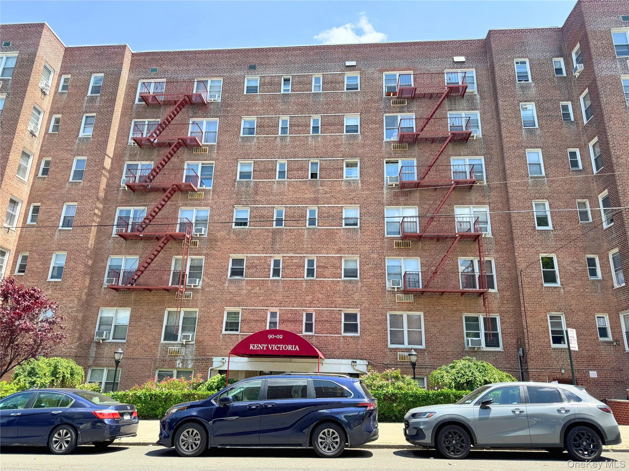 #2 photo, 90-02 63 Drive, 皇后區 雷哥公園 Rego Park , NY 11374