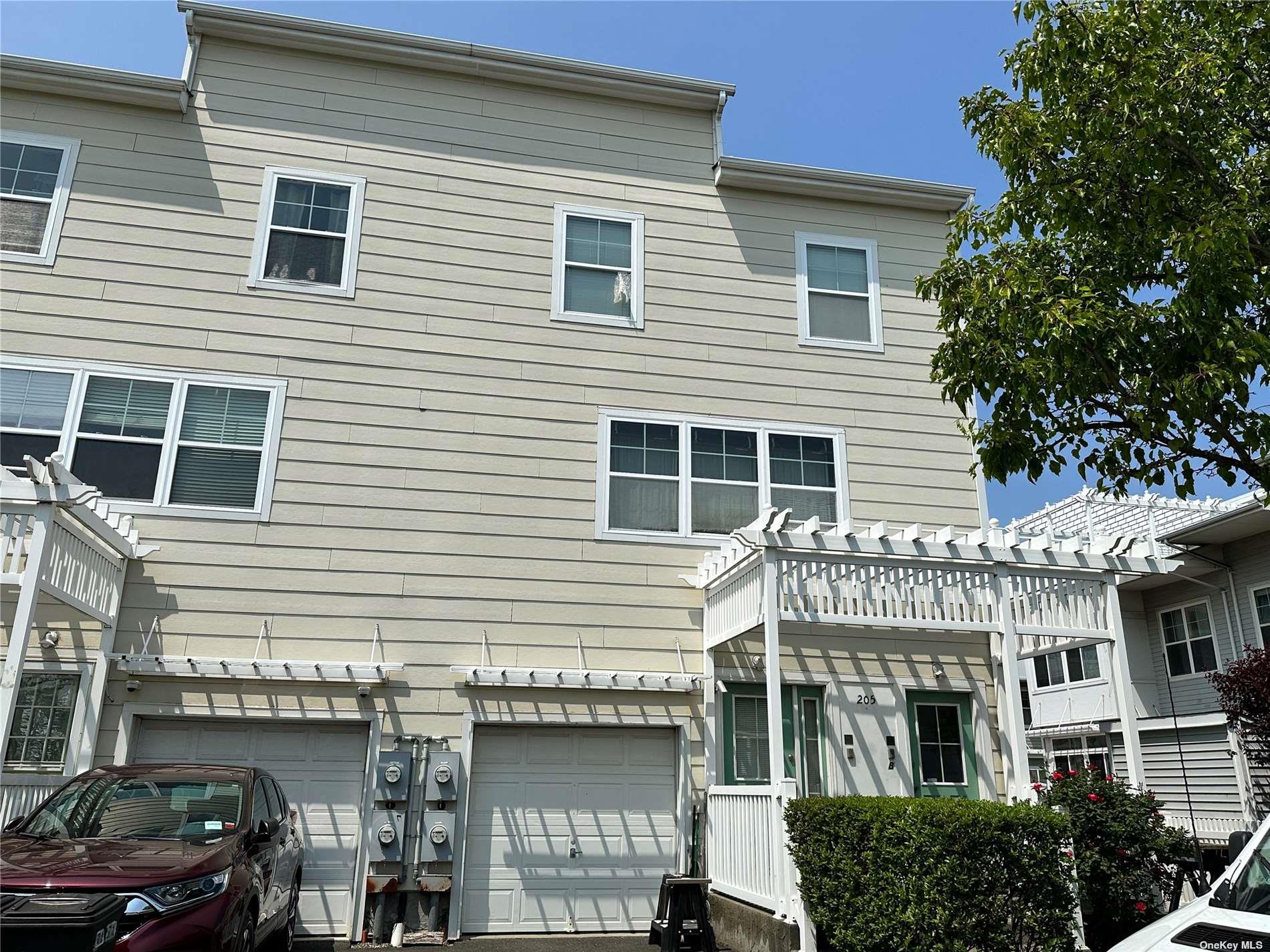 #10 photo, 205 Aquatic Place, Arverne , NY 11692