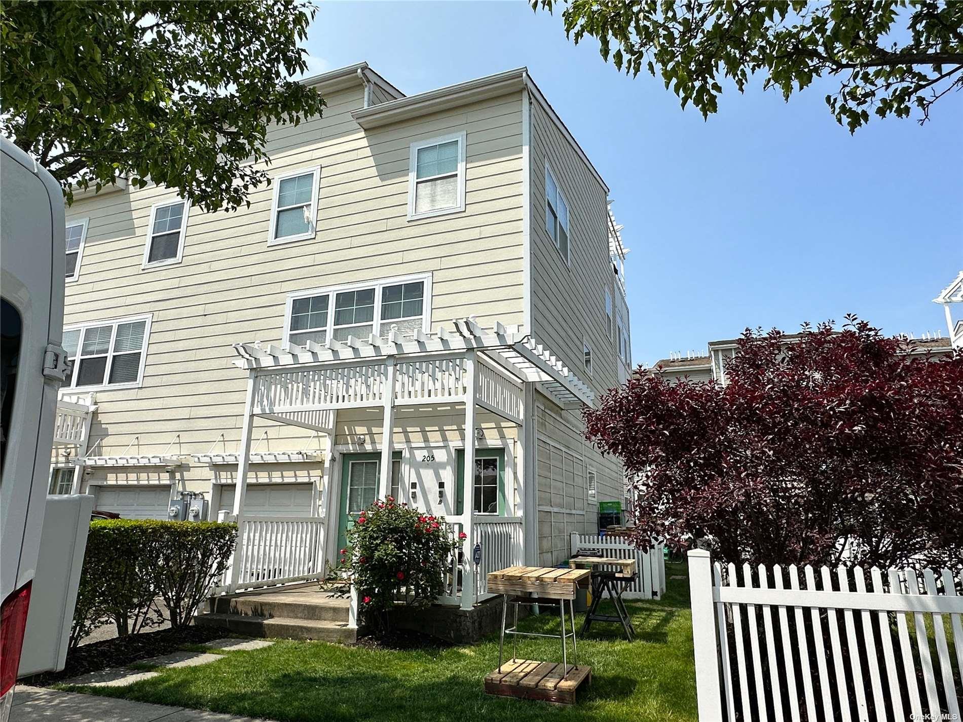 #12 photo, 205 Aquatic Place, Arverne , NY 11692