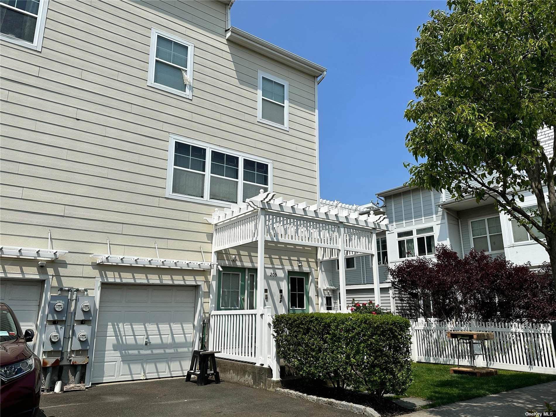 #9 photo, 205 Aquatic Place, Arverne , NY 11692