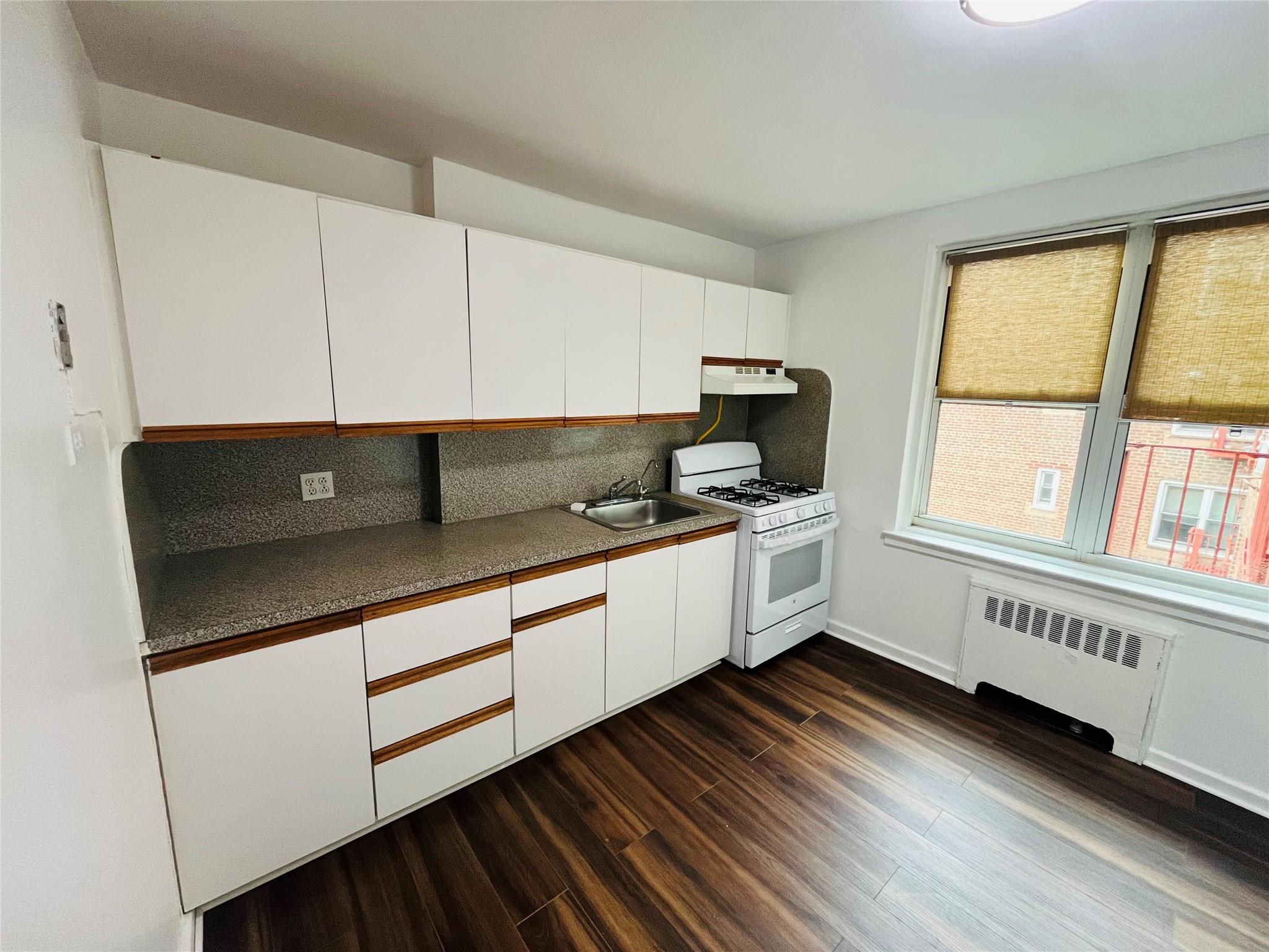 #2 photo, 30-11 PARSONS Boulevard, Flushing , NY 11354