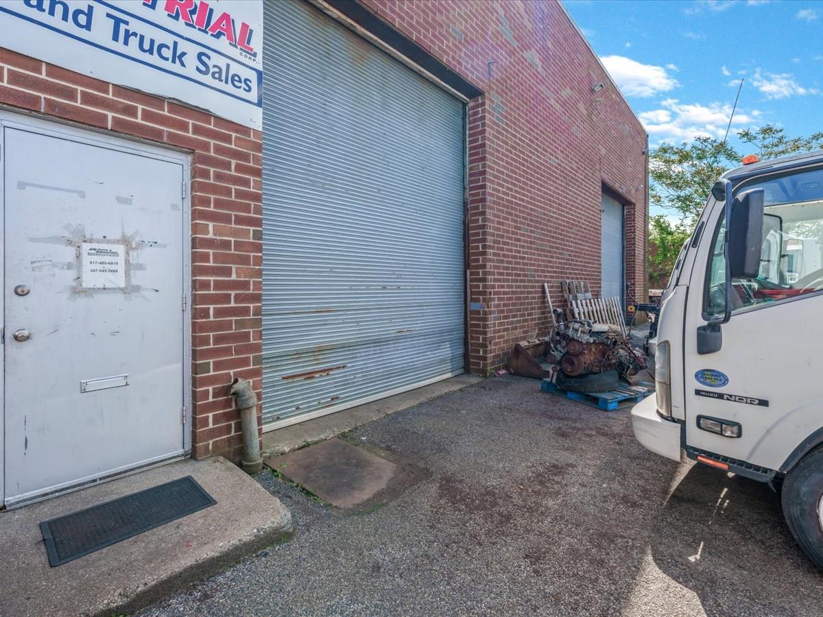 #14 photo, 55 Sweeneydale Avenue, サフォーク郡 Bay Shore , NY 11706