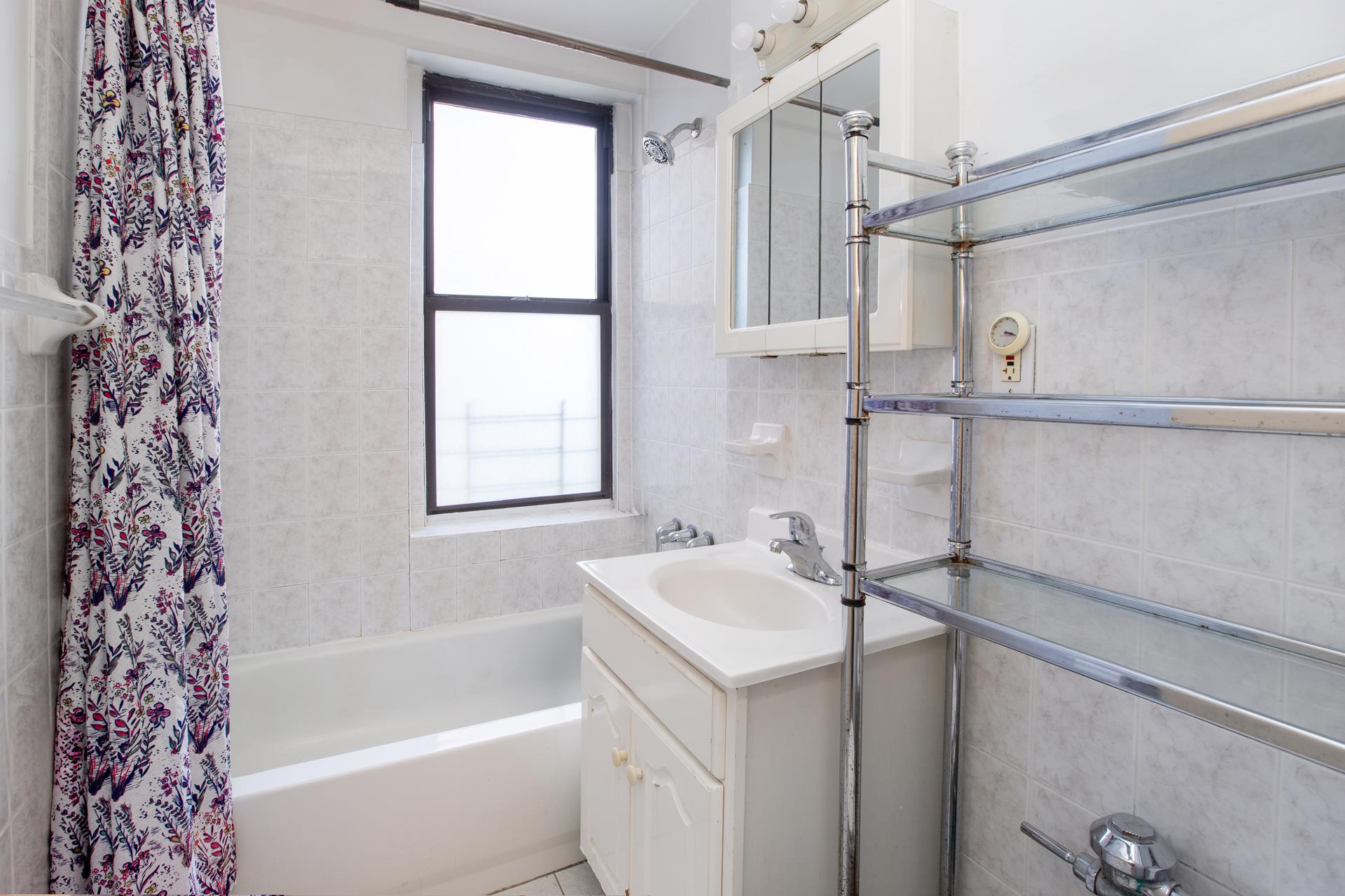 #6 photo, 100-25 QUEENS Boulevard, クイーンズ区 Rego Park , NY 11375