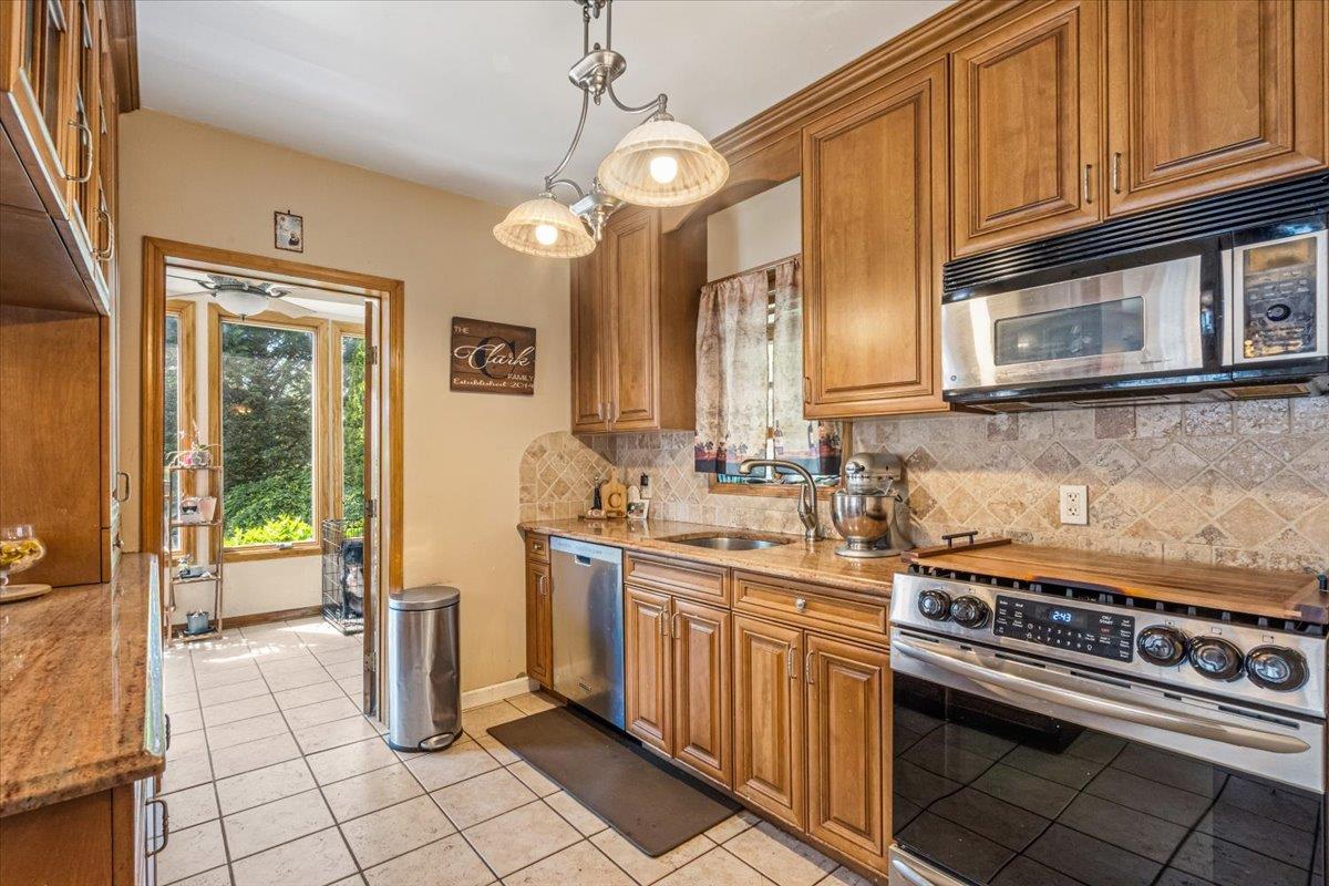 #11 photo, 321 Rolling Street, ناسو Malverne , NY 11565