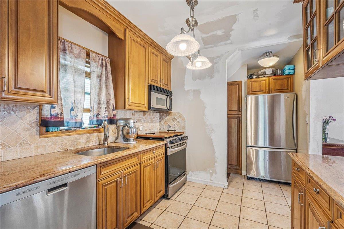 #12 photo, 321 Rolling Street, ناسو Malverne , NY 11565