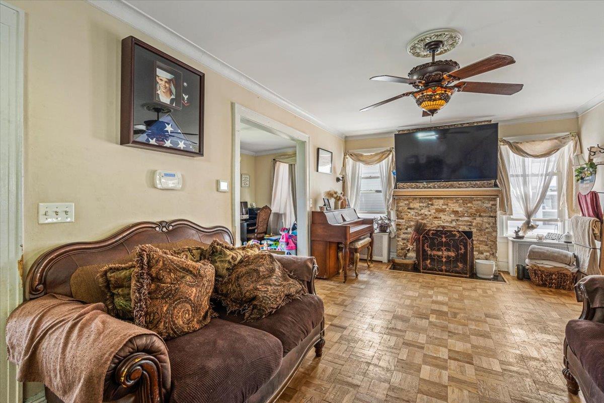 #8 photo, 321 Rolling Street, ناسو Malverne , NY 11565