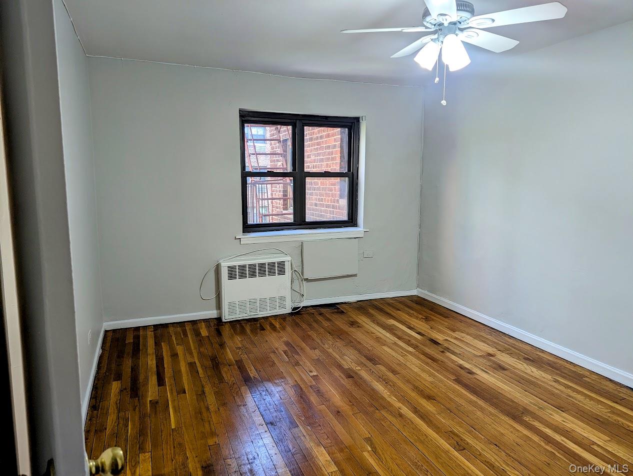 #12 photo, 94-31 59 Ave, クイーンズ区 Elmhurst , NY 11373