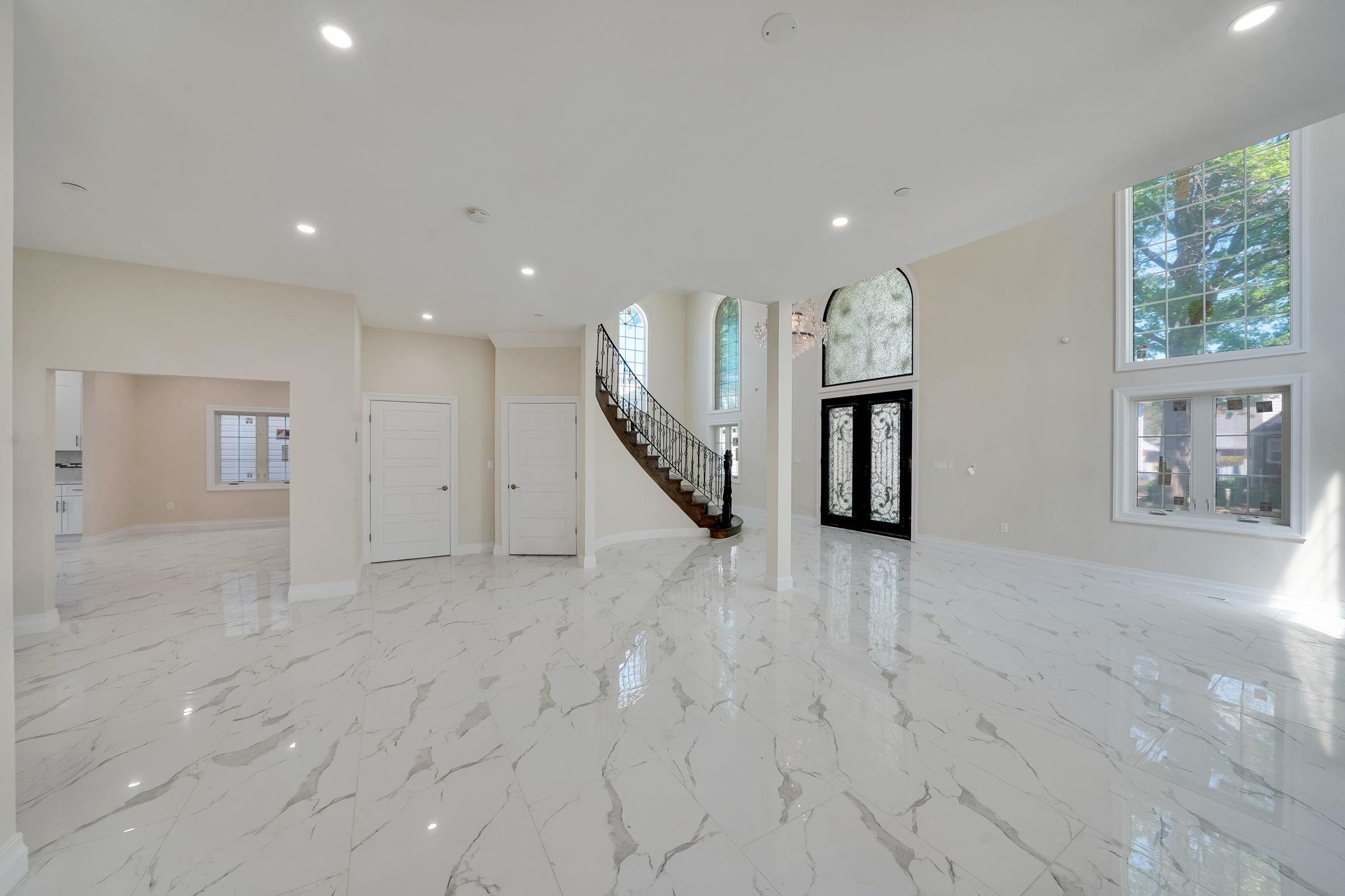 #13 photo, 261-16 E Williston Avenue, كوينز Floral Park , NY 1001