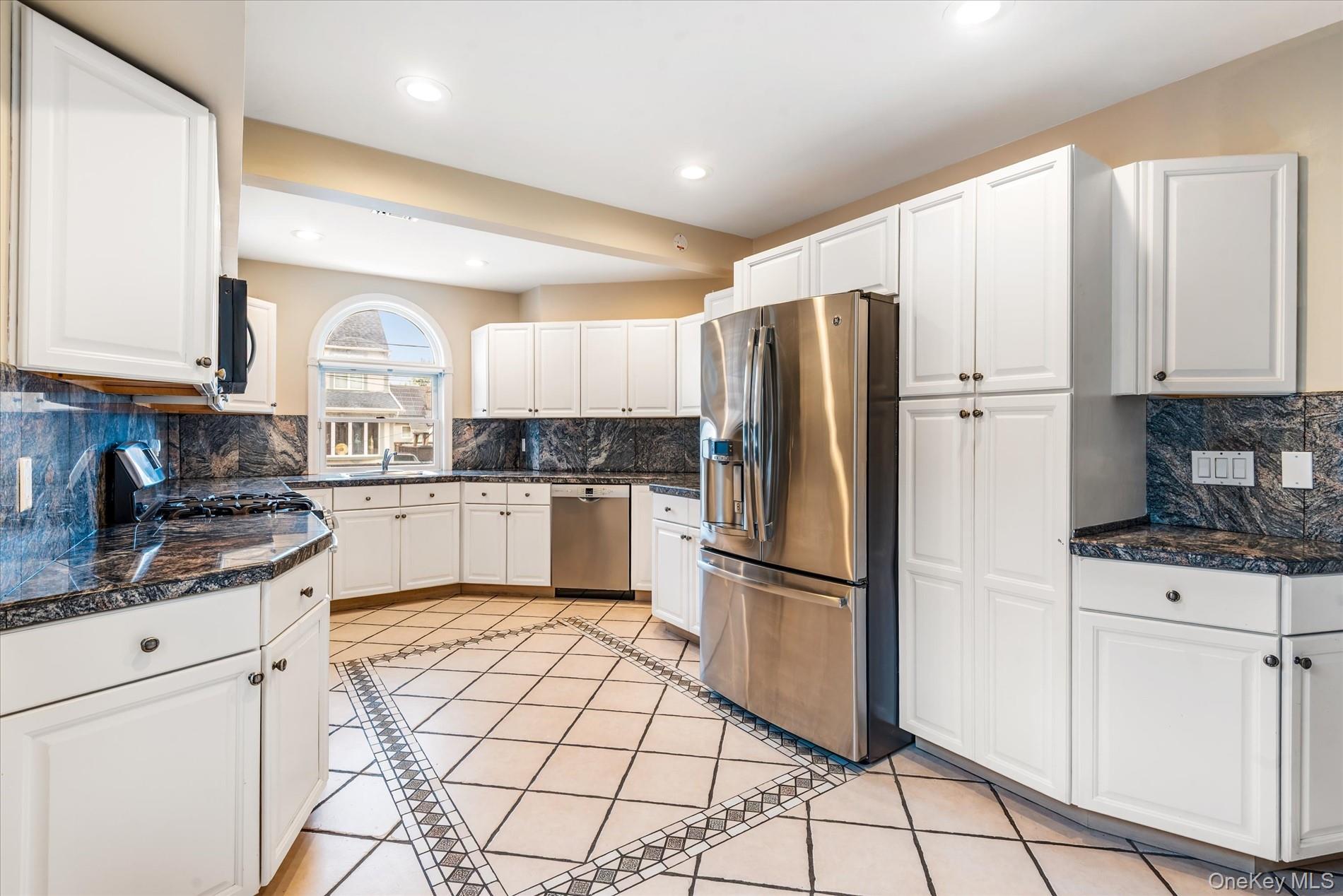 #9 photo, 16140 98th Street, クイーンズ区 Howard Beach , NY 11414