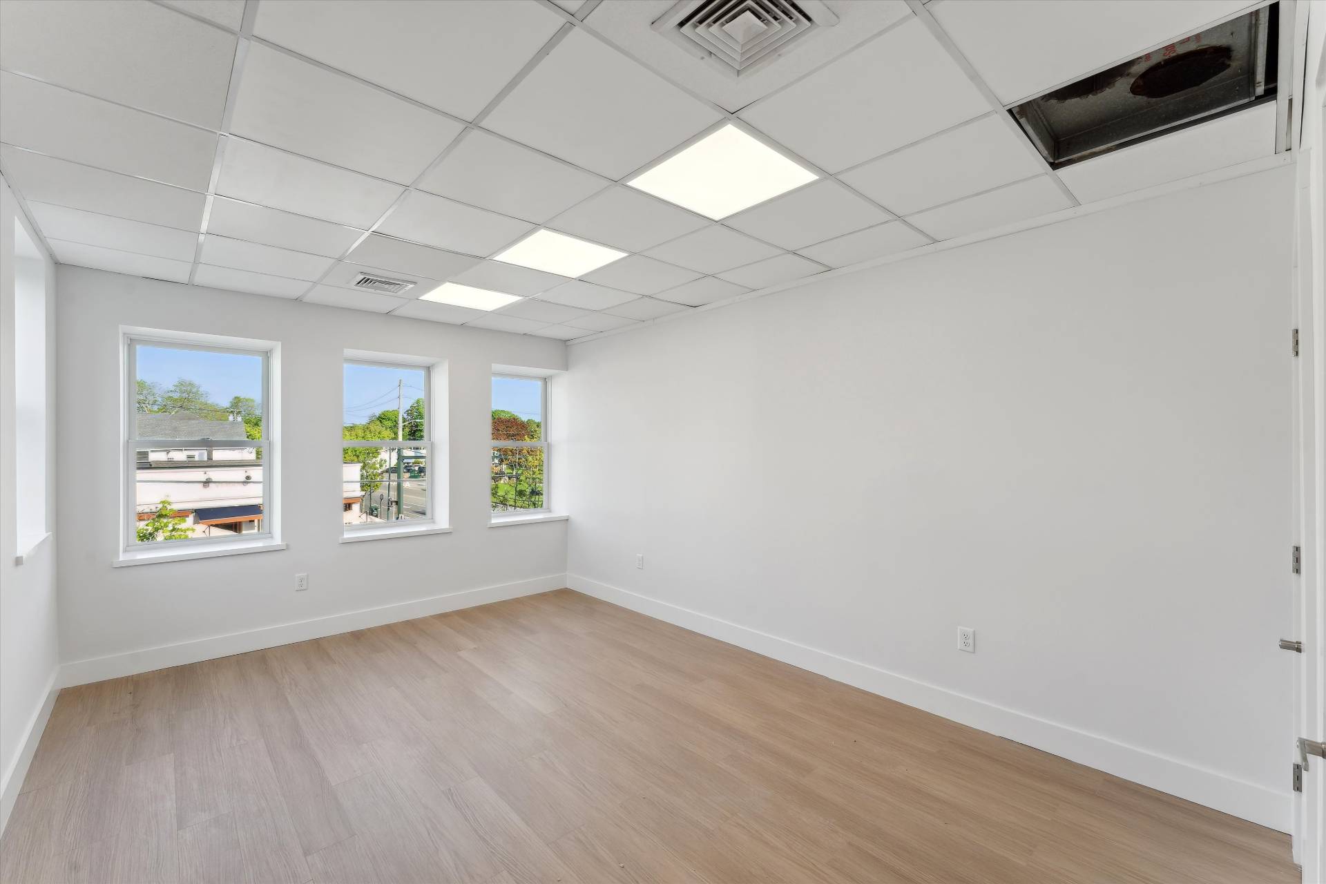 #25 photo, 1-15 Hill St, サフォーク郡 Southampton , NY 11968